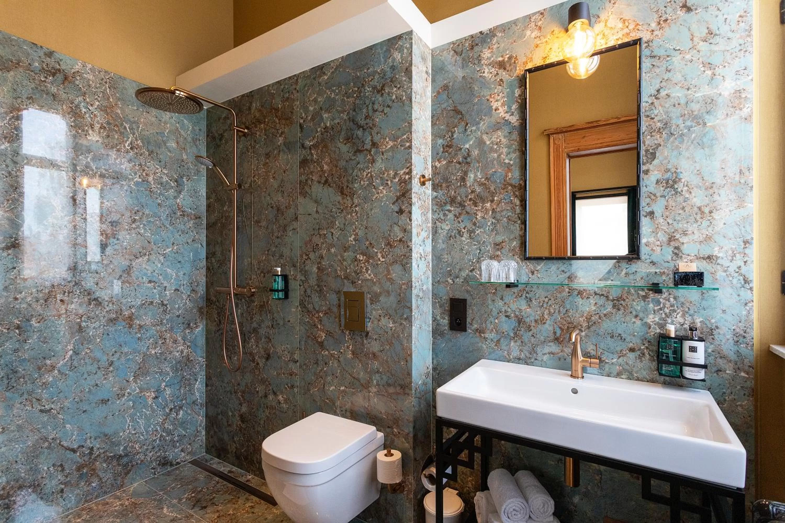 Bathroom in Boutique hotel Shamon