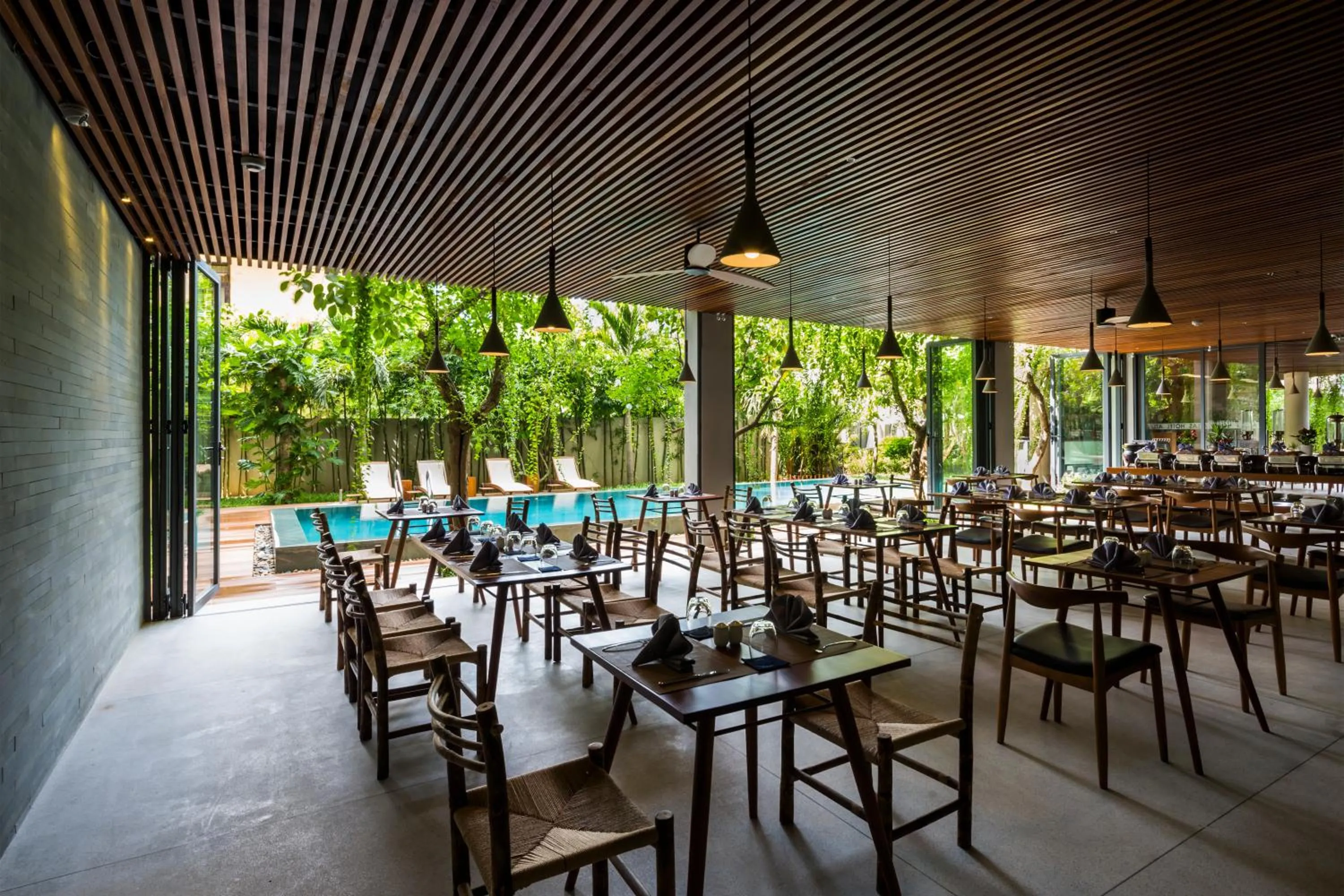 Restaurant/places to eat in Mulberry Collection Silk Eco