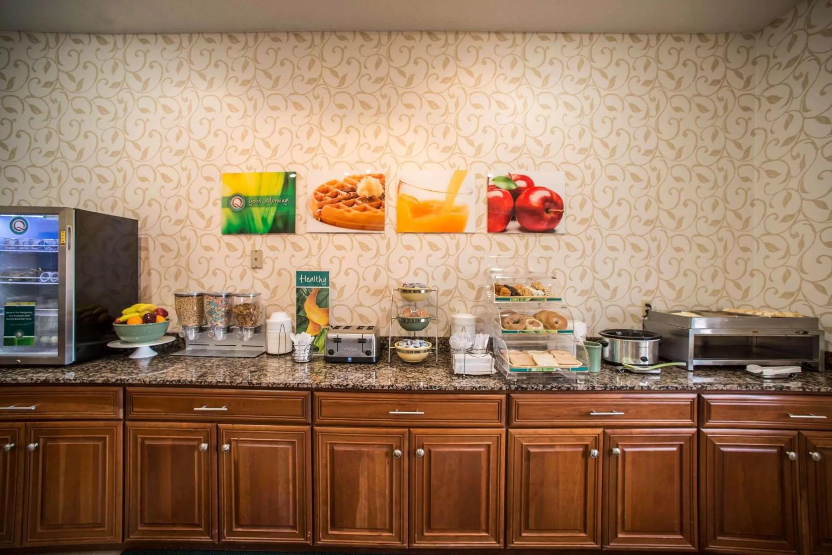 Restaurant/places to eat in Quality Inn Litchfield Route 66