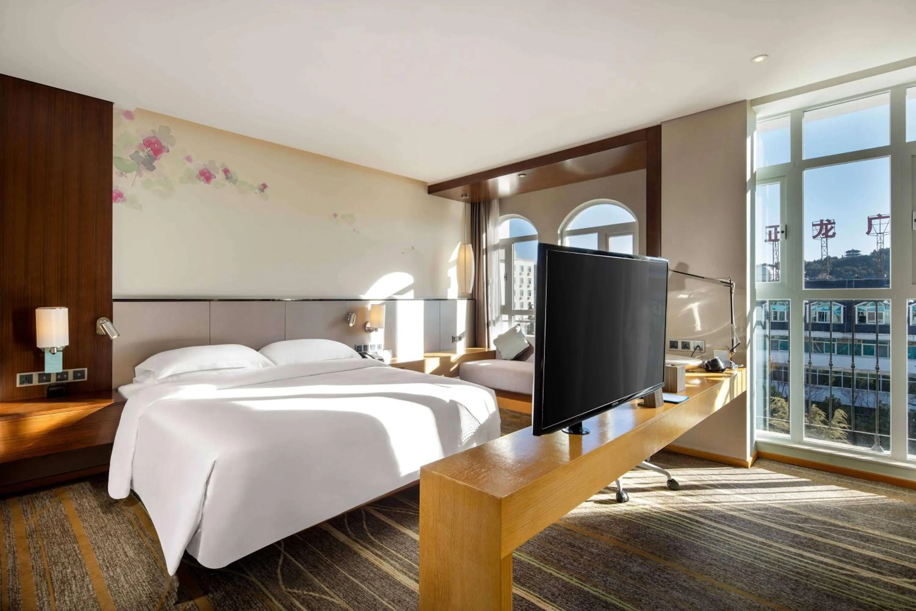 Photo of the whole room, Bed in Hilton Garden Inn Lijiang