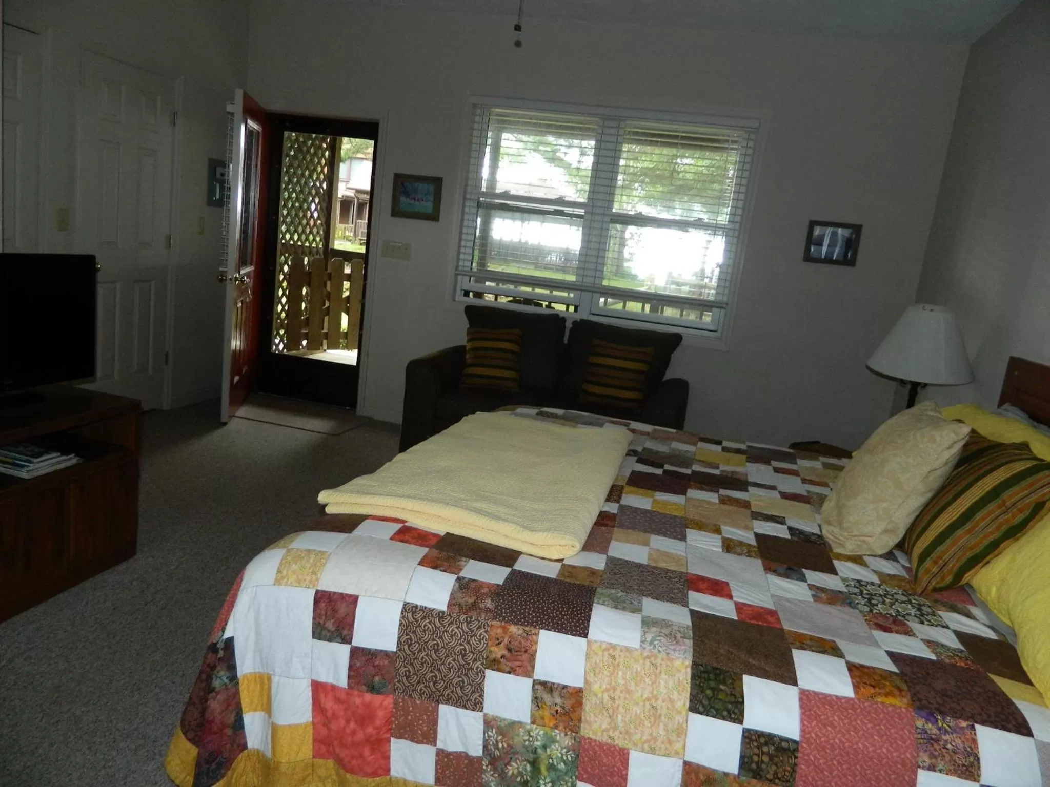 Bed in Bent Mountain Lodge Bed And Breakfast, Inc.