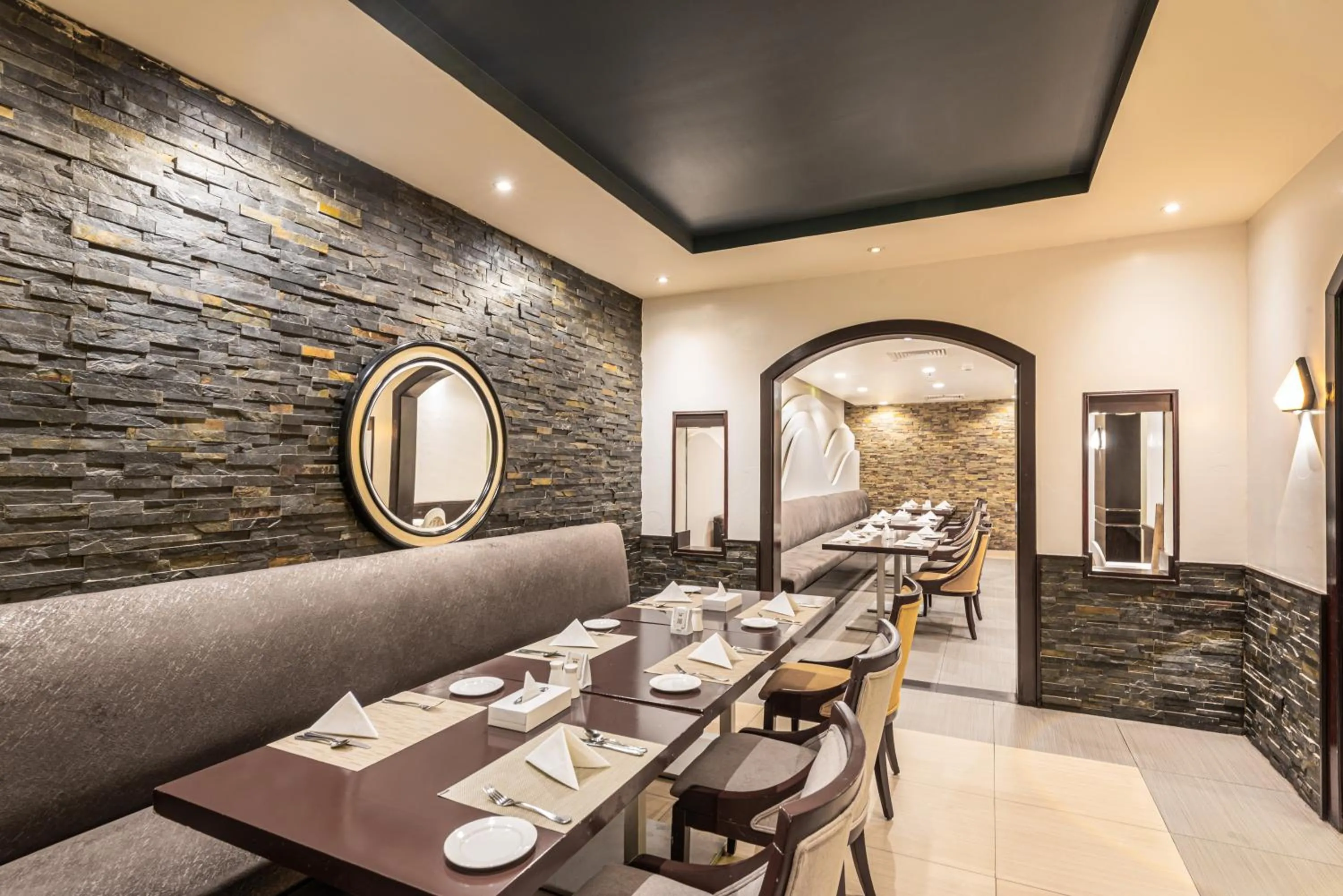 Restaurant/places to eat in Mena Hotel Nasiriah Riyadh