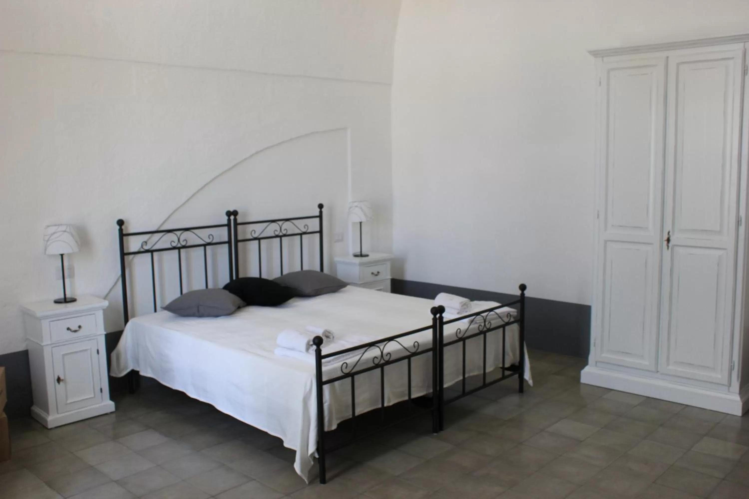 Bathroom, Bed in Tenuta Orsanese