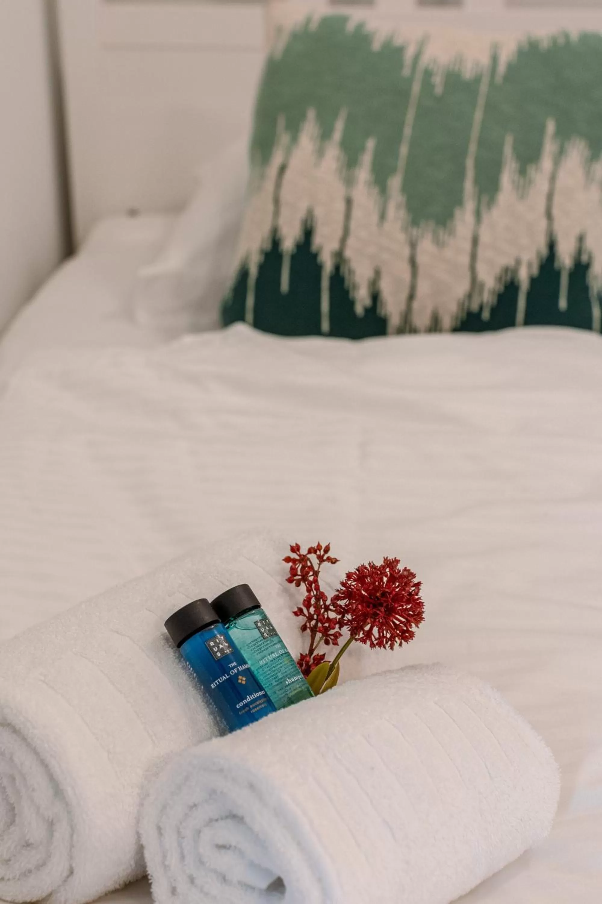 Decorative detail, Bed in Whaaw Westende-bad