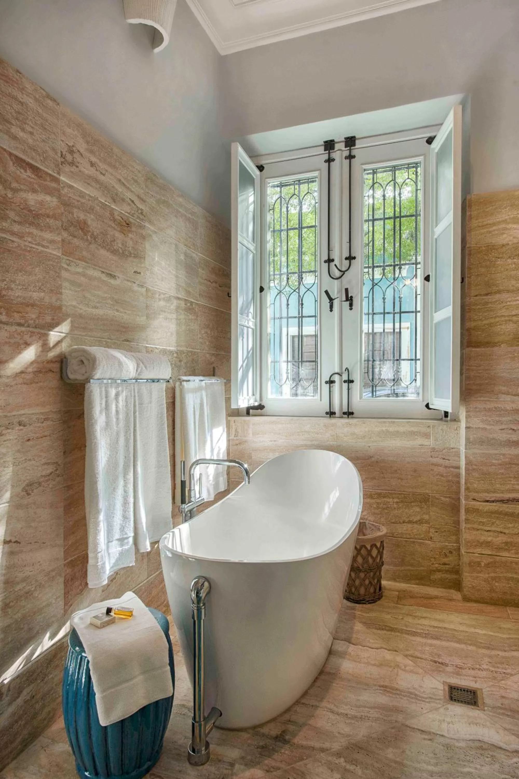 Shower in Casas del XVI