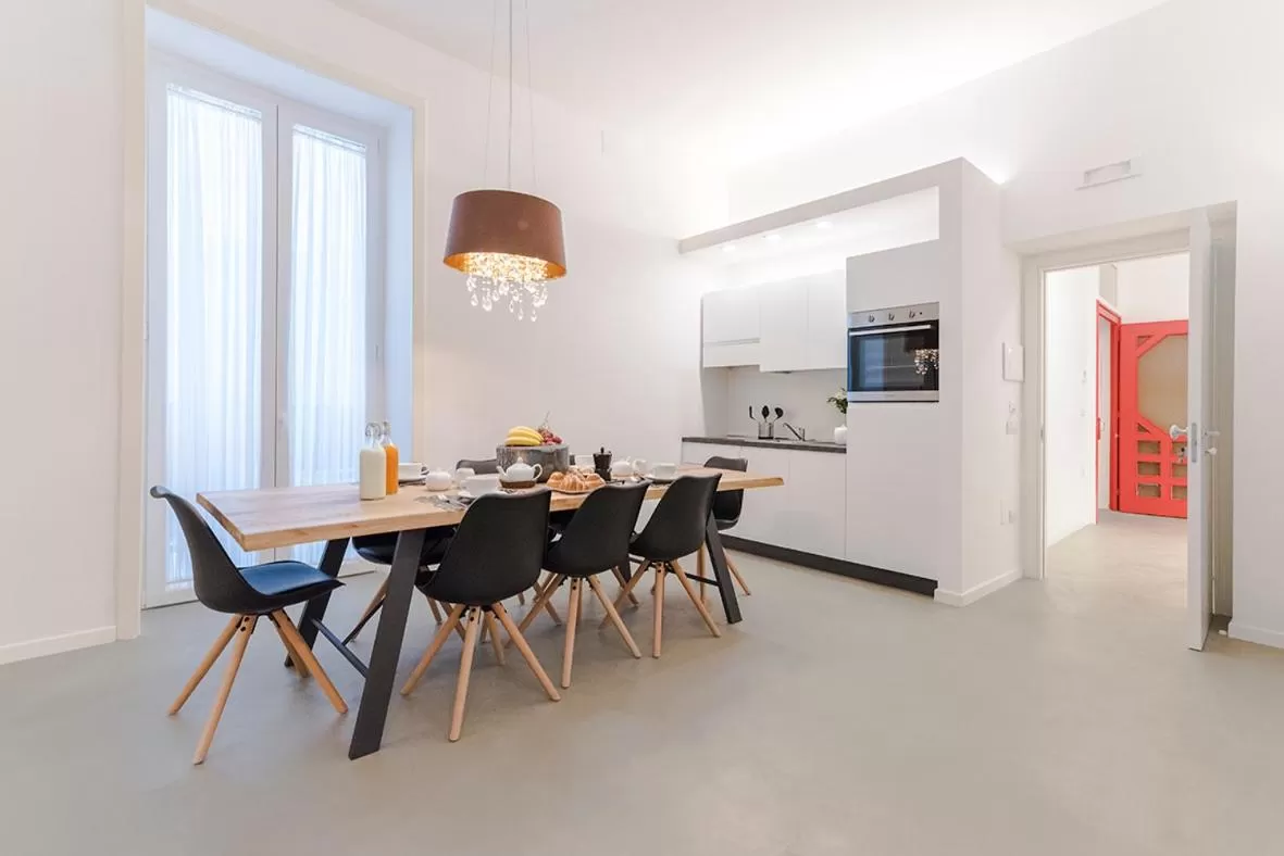 Dining area in A Misura Duomo Rooms & Apartment - LS Accommodations