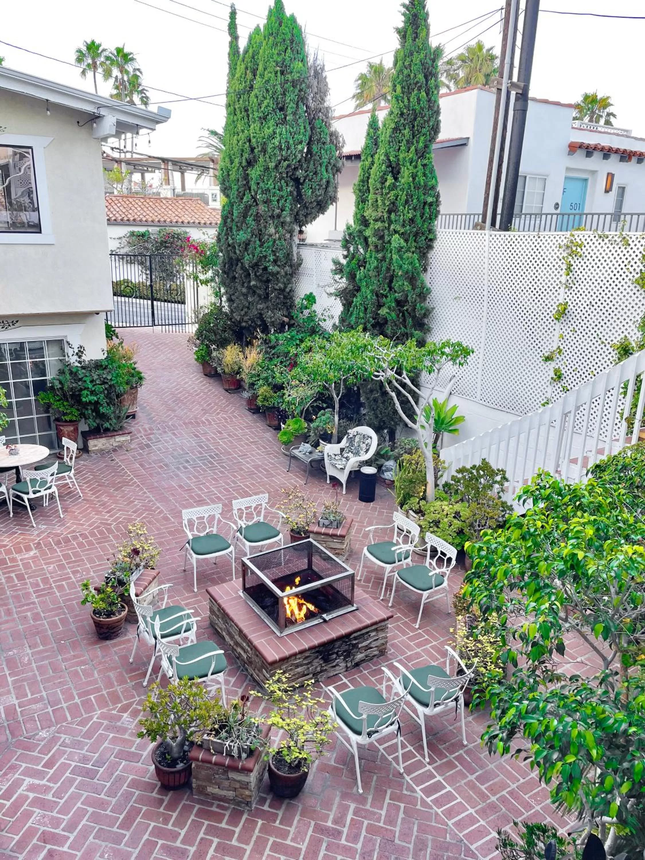 Property building in Catalina Courtyard Suites