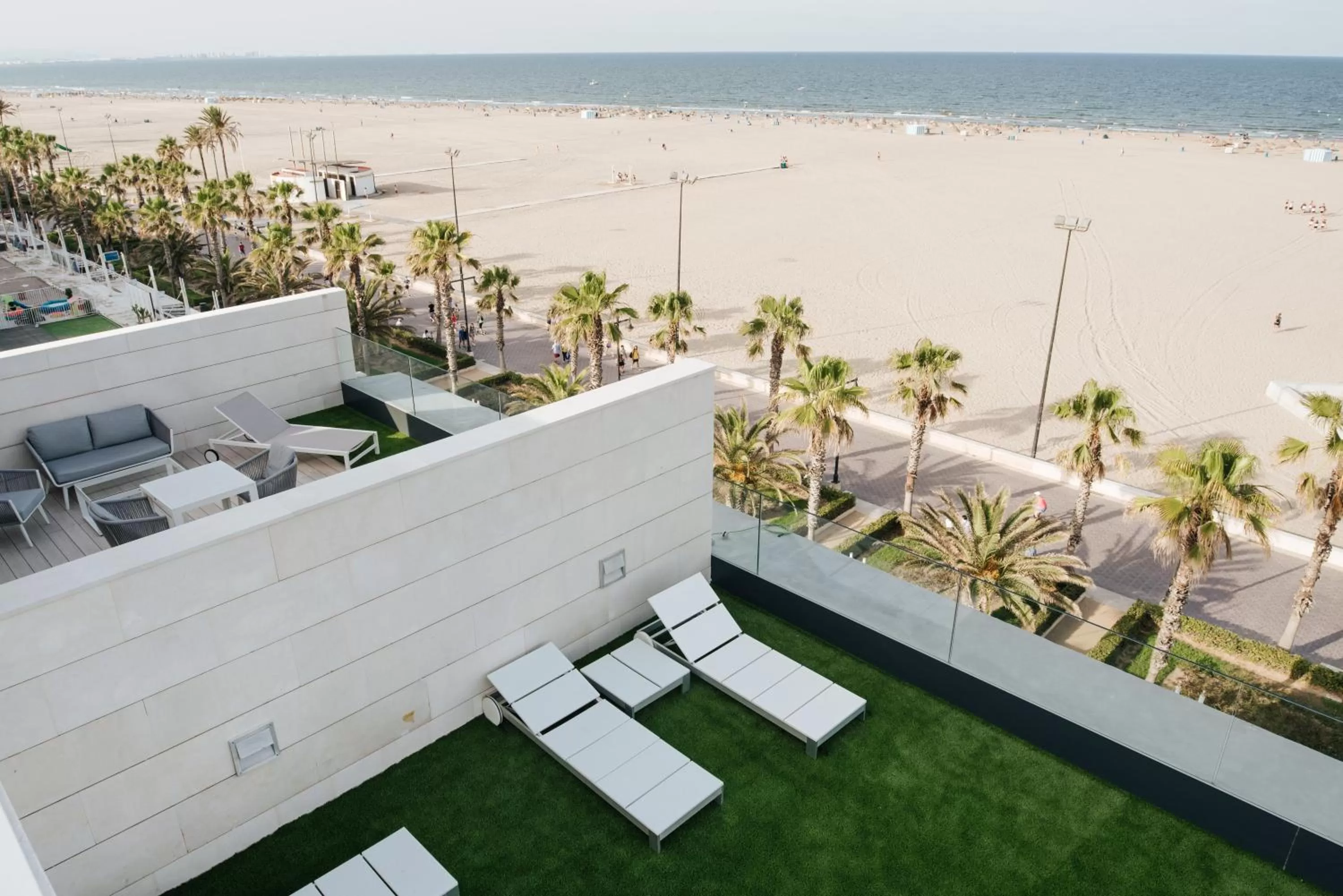 Solarium in Hotel Neptuno Playa & Spa