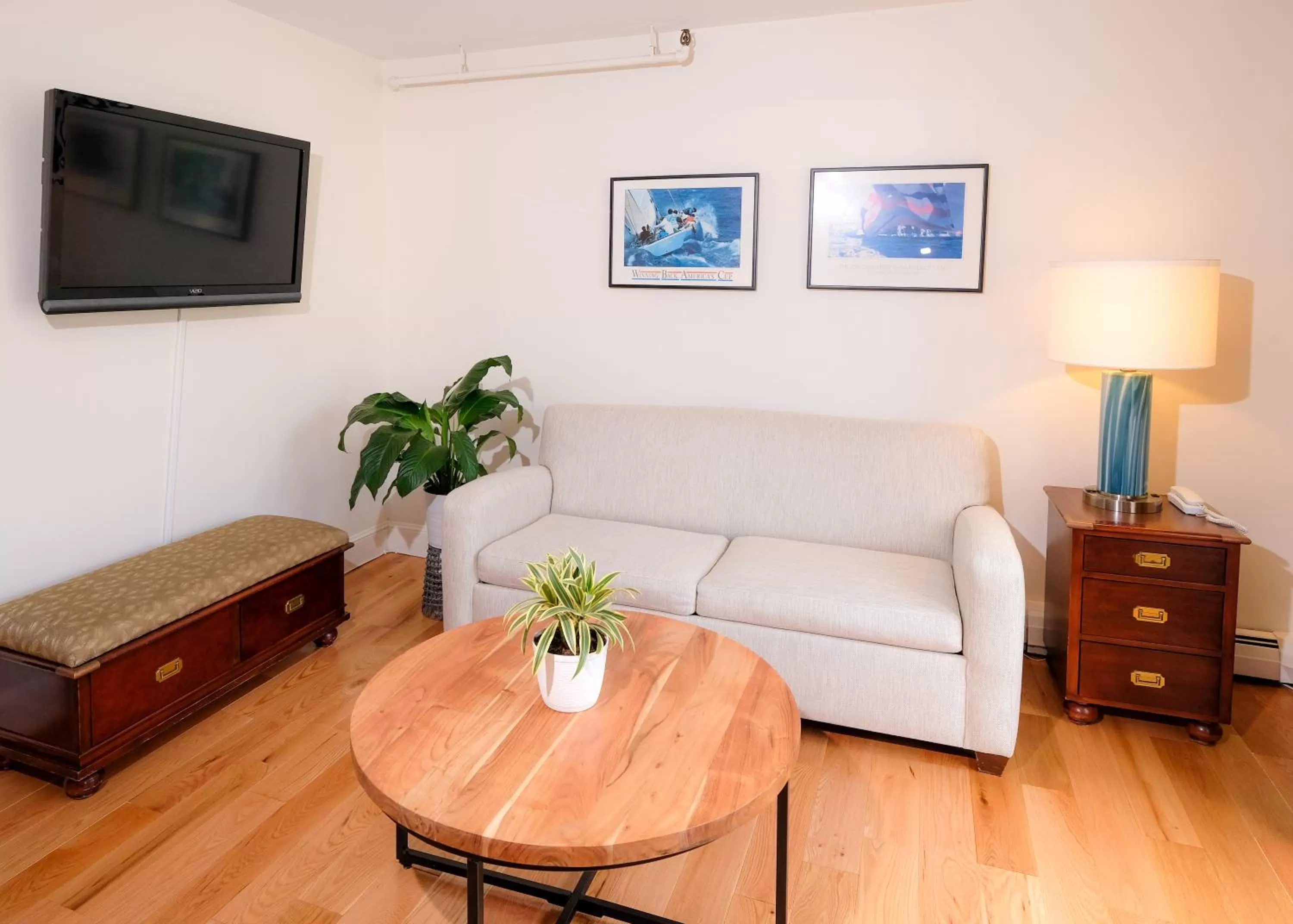 Seating Area in Harborside Inn