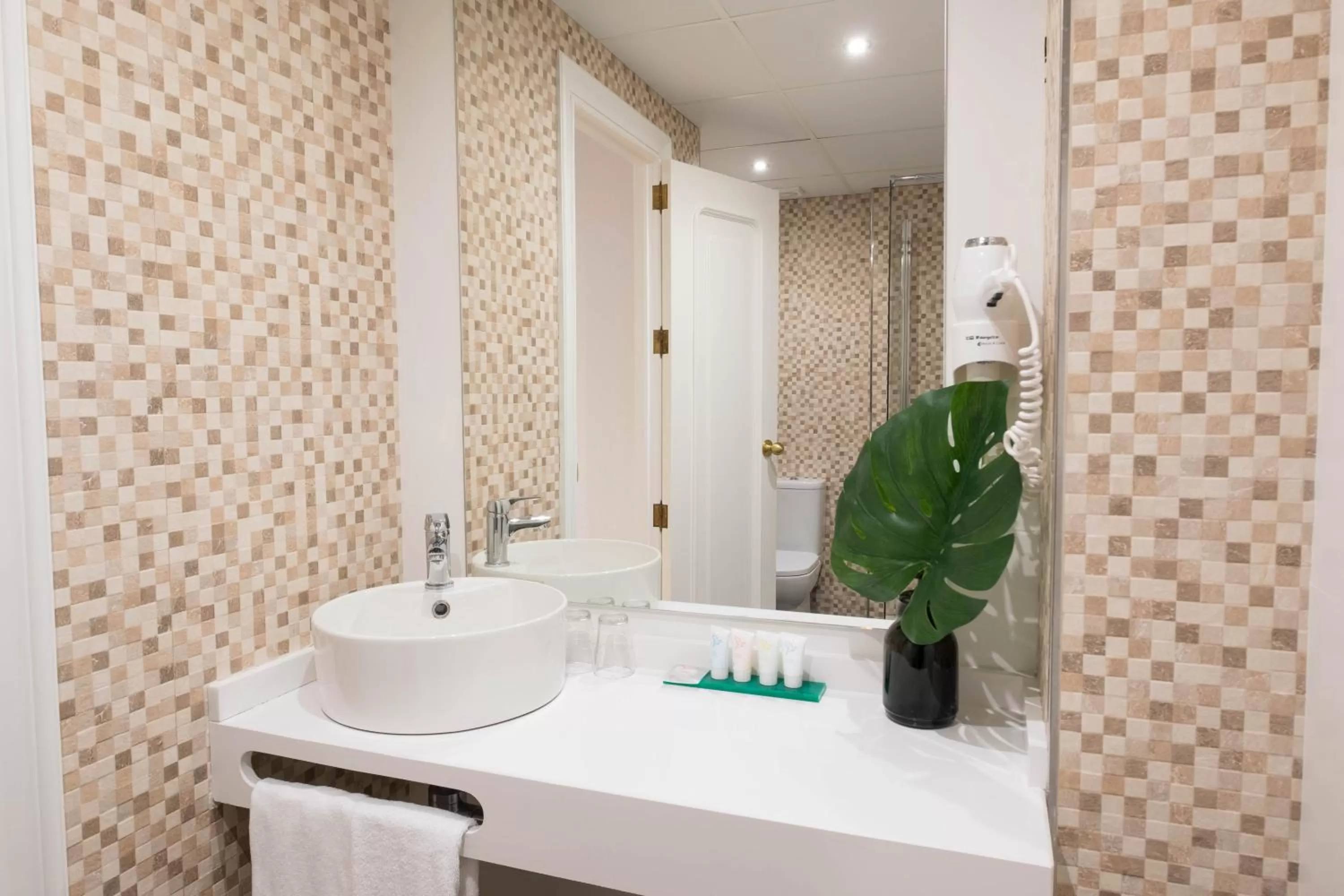 Bathroom in Hotel Cetina Murcia