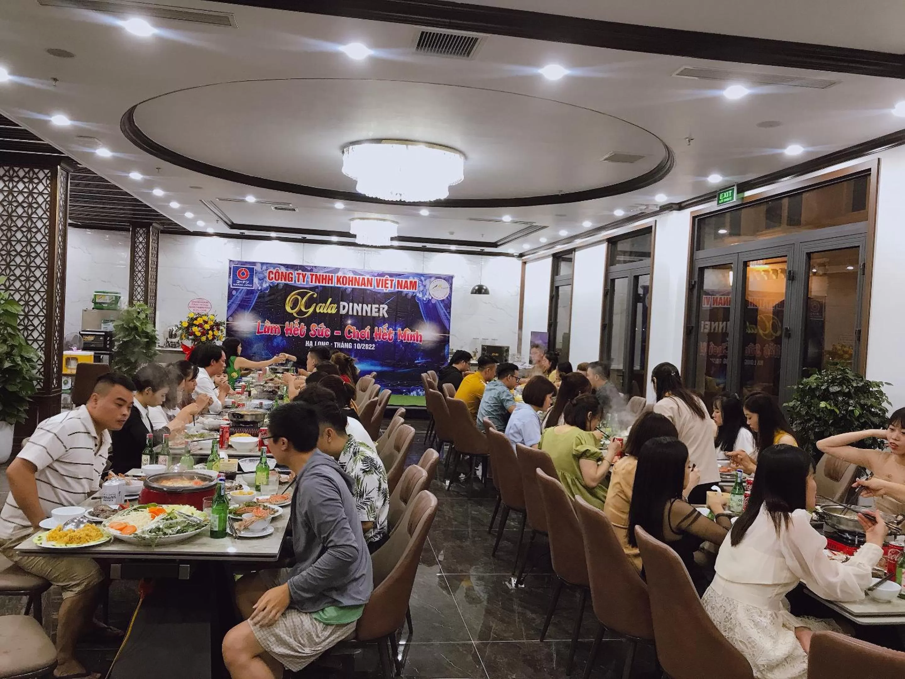 People in Sunland Halong Hotel and Restaurant
