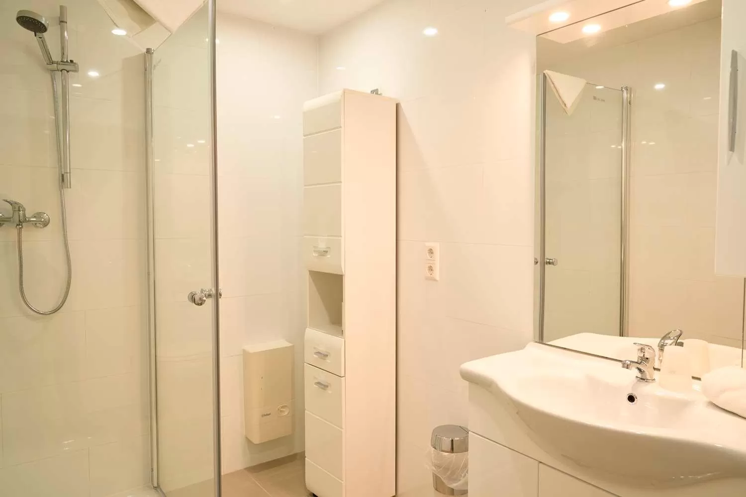 Bathroom in Hotel zur Post Ochsendorf