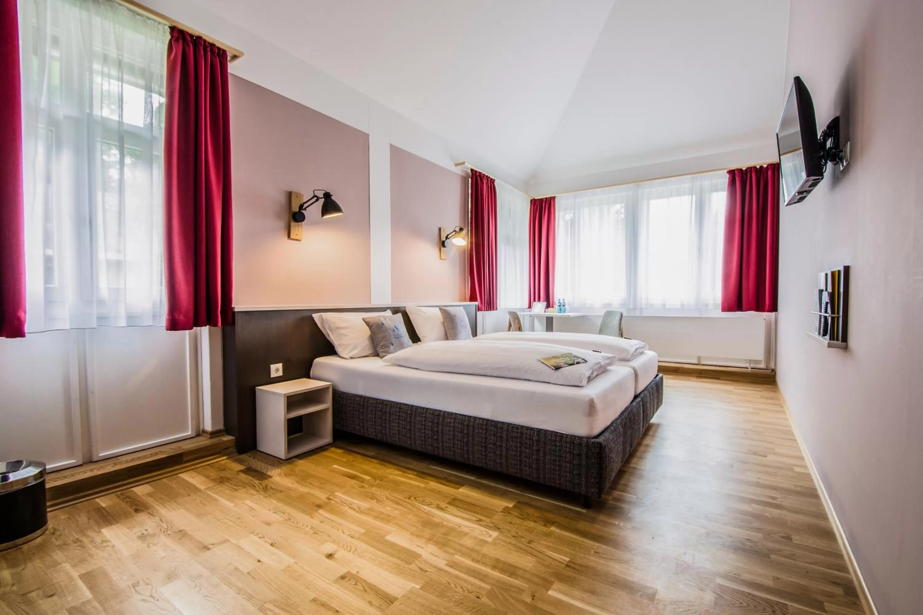 Photo of the whole room, Bed in JUFA Hotel Königswinter/Bonn