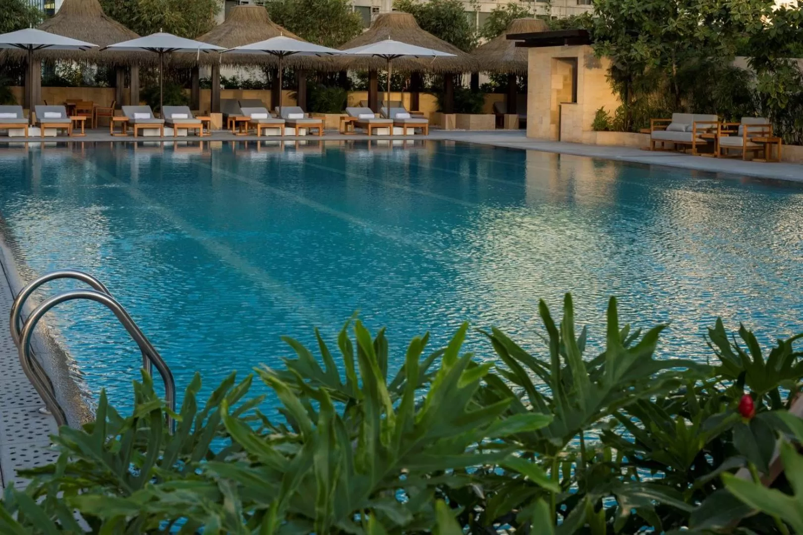 Swimming pool in Grand Hyatt Manila