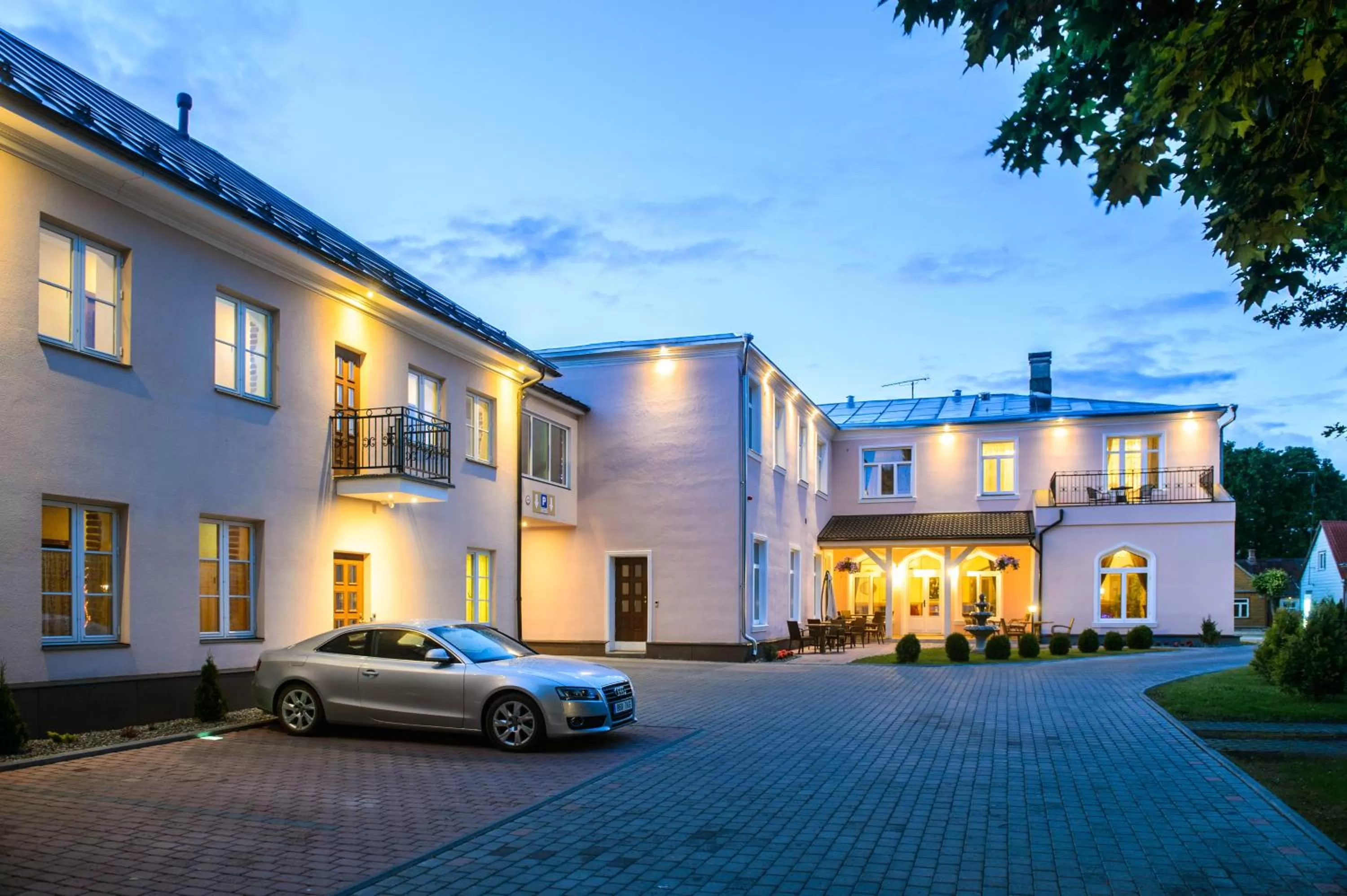 Property building in Georgi Hotell