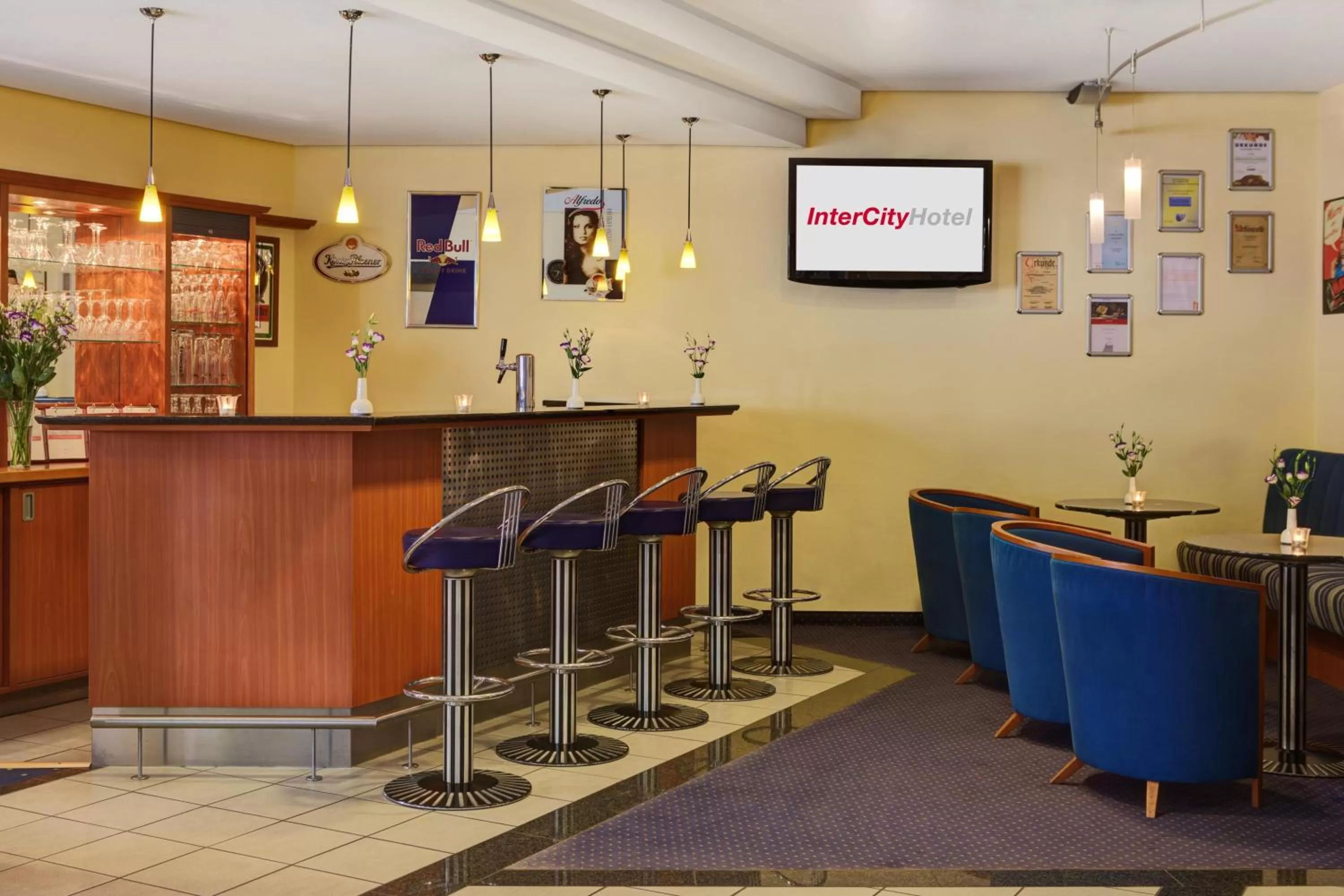Lounge or bar in IntercityHotel Stralsund