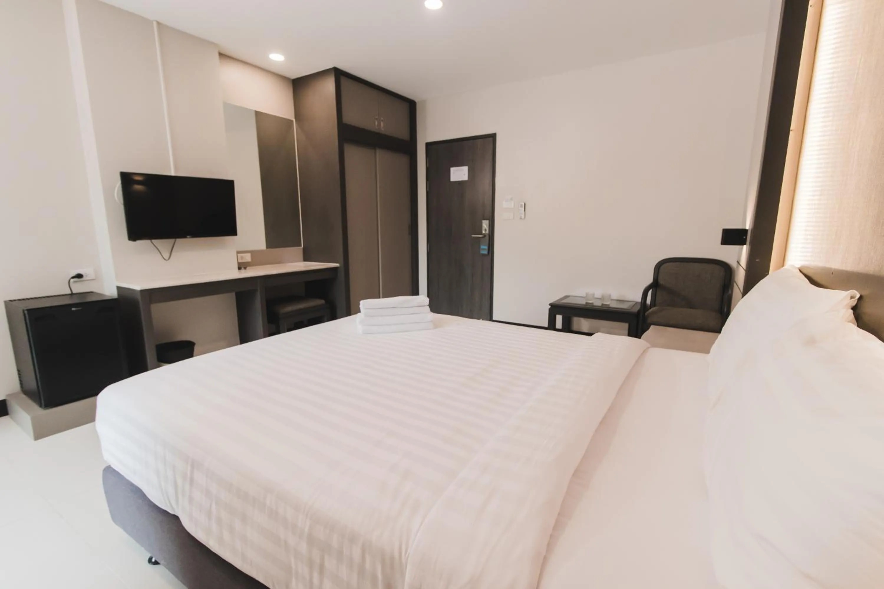 TV and multimedia, Bed in So good Hotel Bangkok