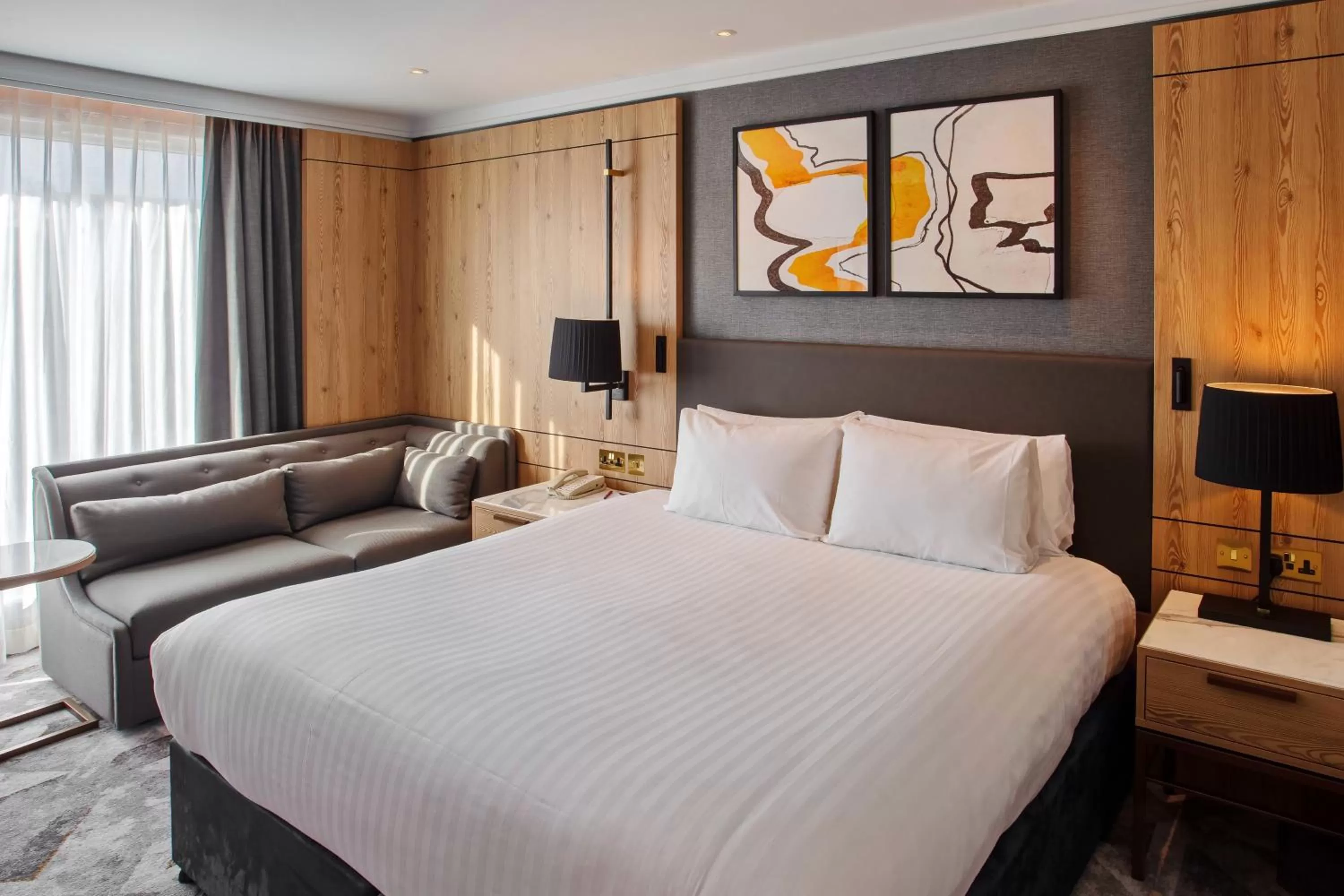 Photo of the whole room, Bed in Crowne Plaza Marlow by IHG