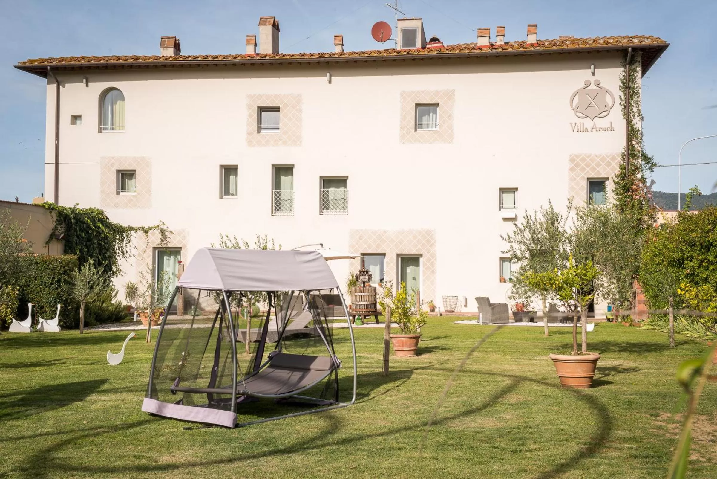 Property building in Villa Aruch