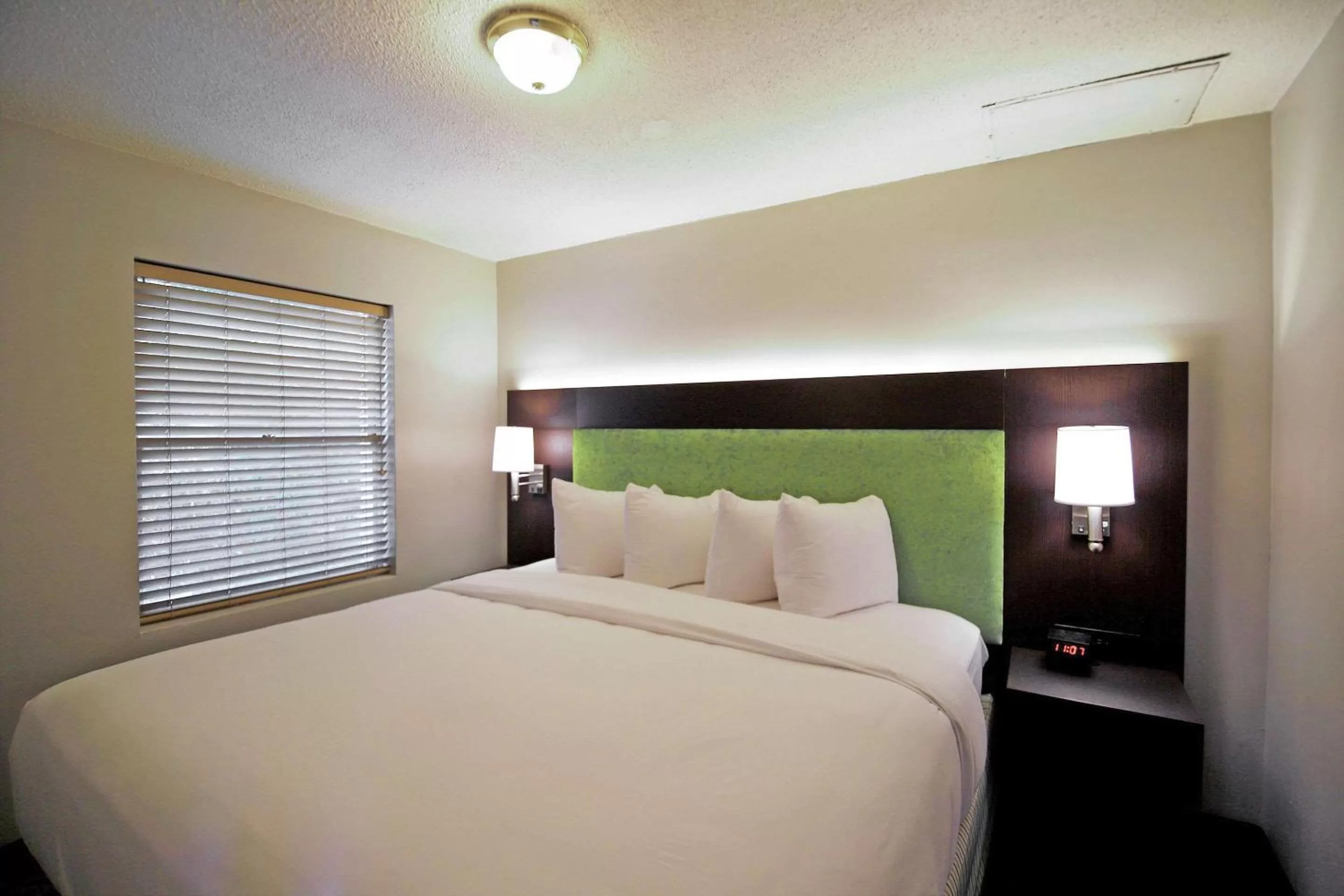 Photo of the whole room, Bed in El Sendero Inn, an Ascend Collection Hotel