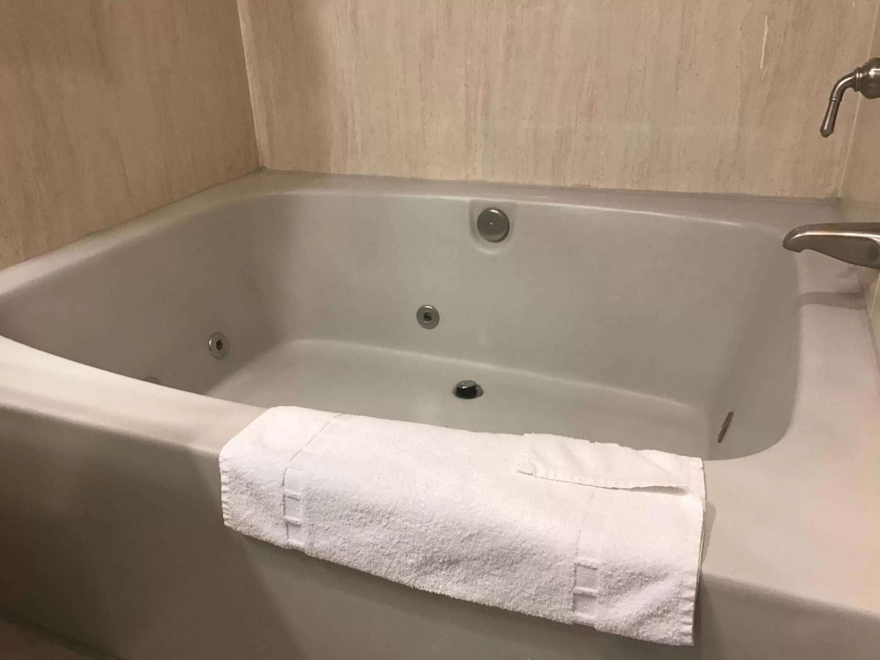 Bathroom in Castaic Inn Six Flags Valencia