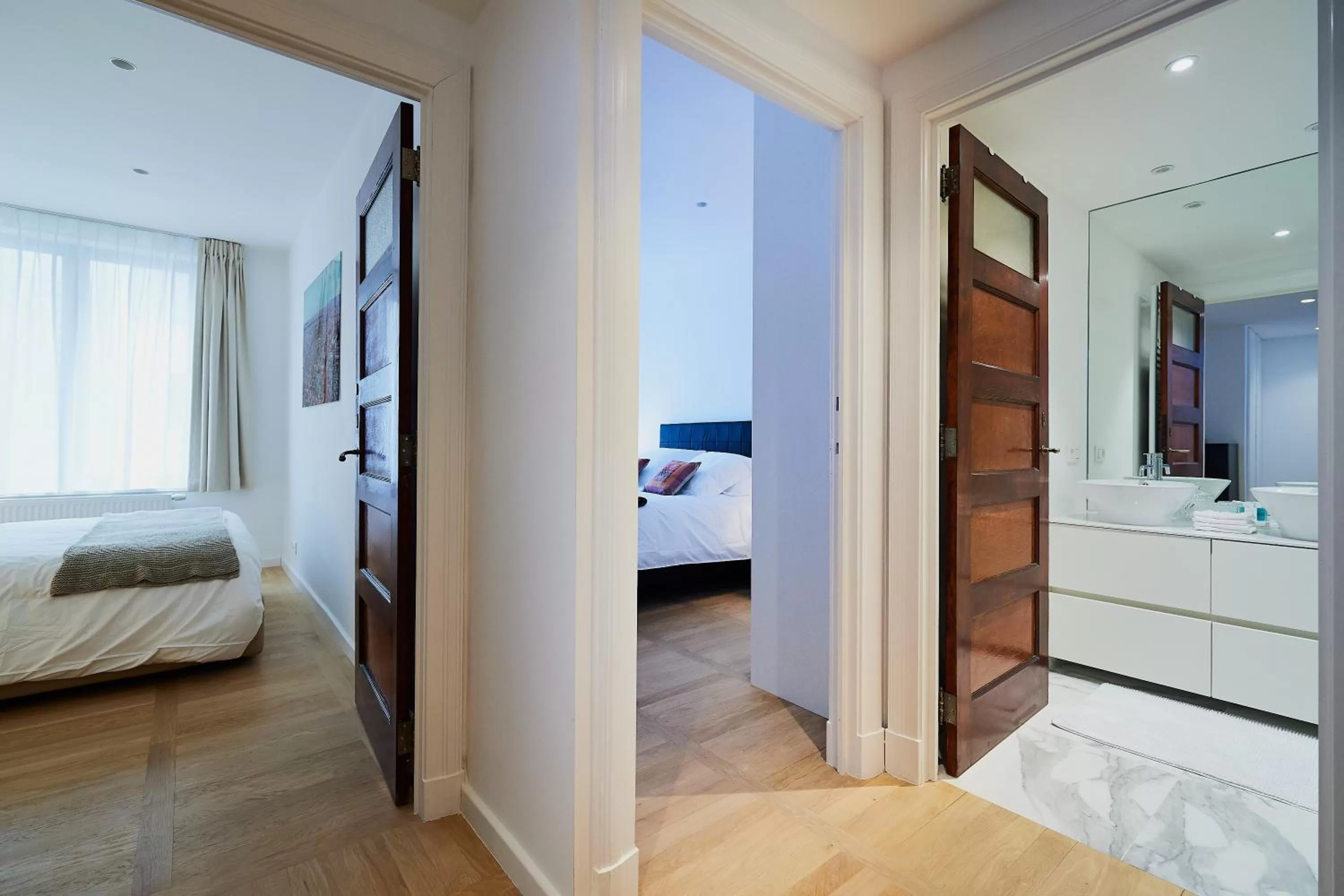 Bathroom, Bed in B&B Suites 124