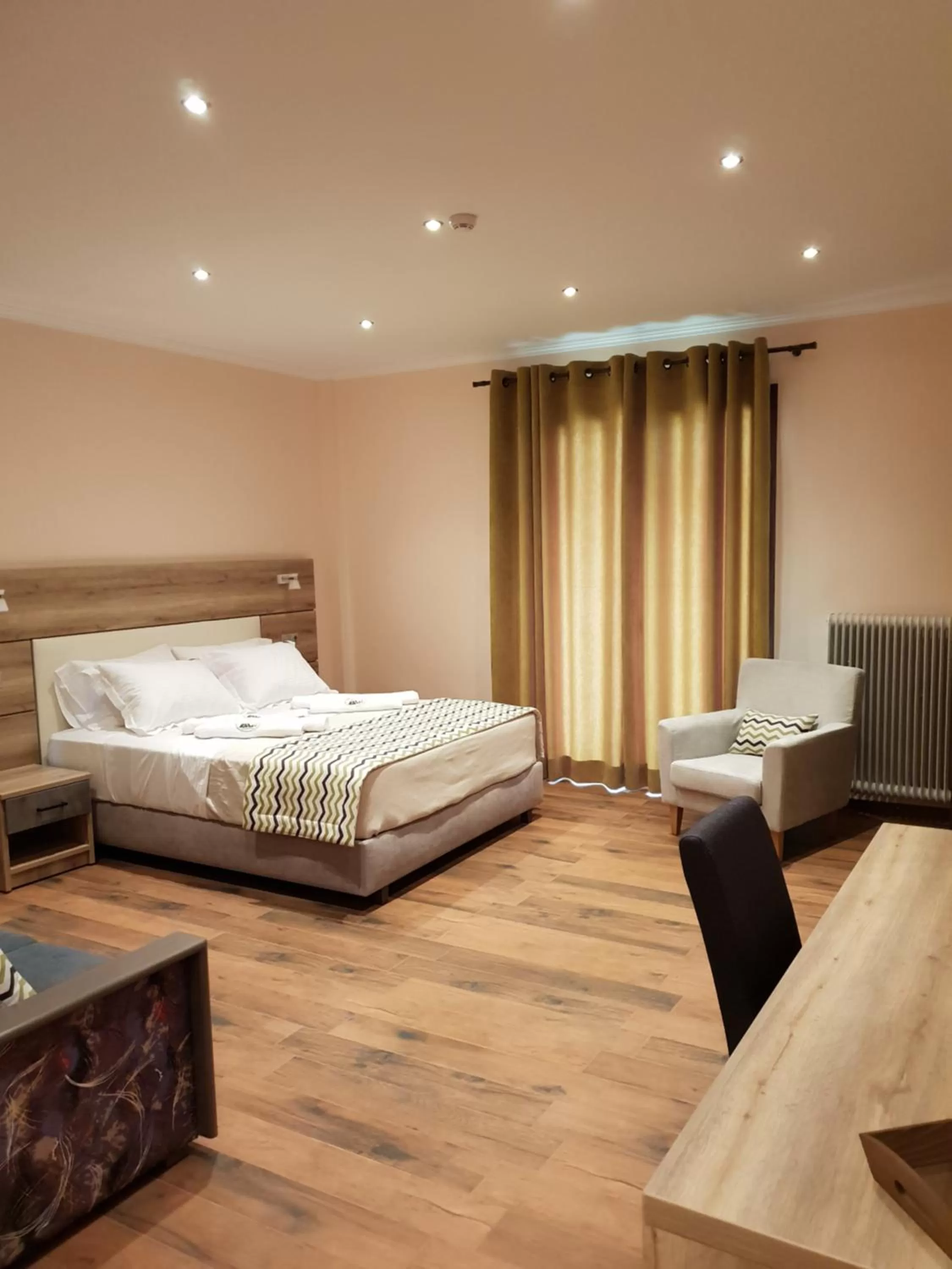 Photo of the whole room, Bed in Mondeus Inn Luxury