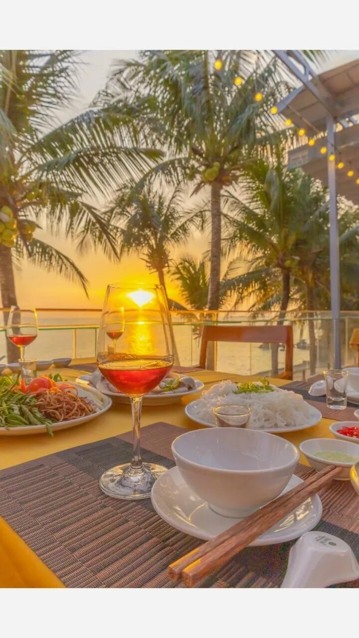 Victoria Phu Quoc hotel Beachfront Night market