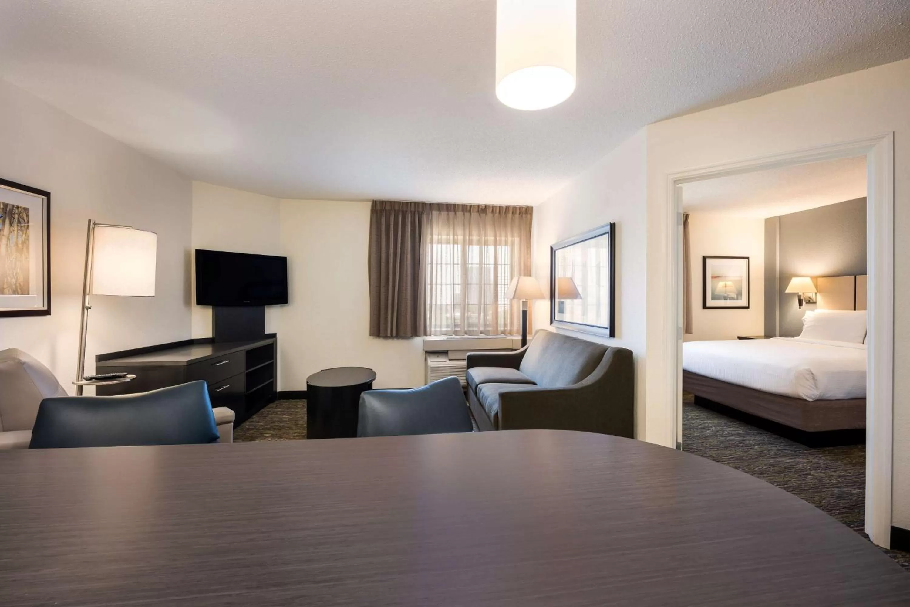 Living room, Bed in Sonesta Simply Suites Phoenix Glendale