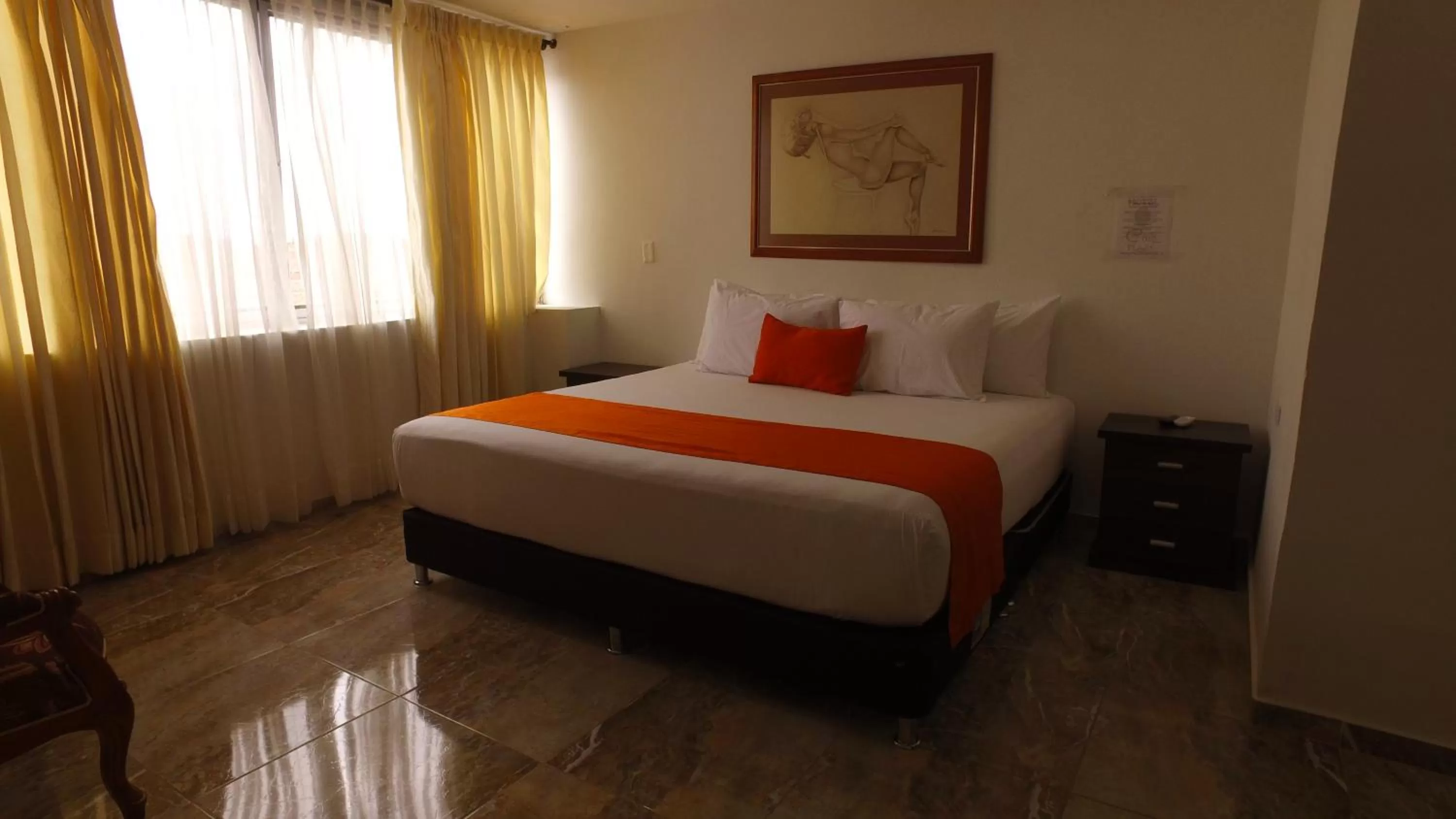 Bedroom, Bed in Hotel Cafe Plaza