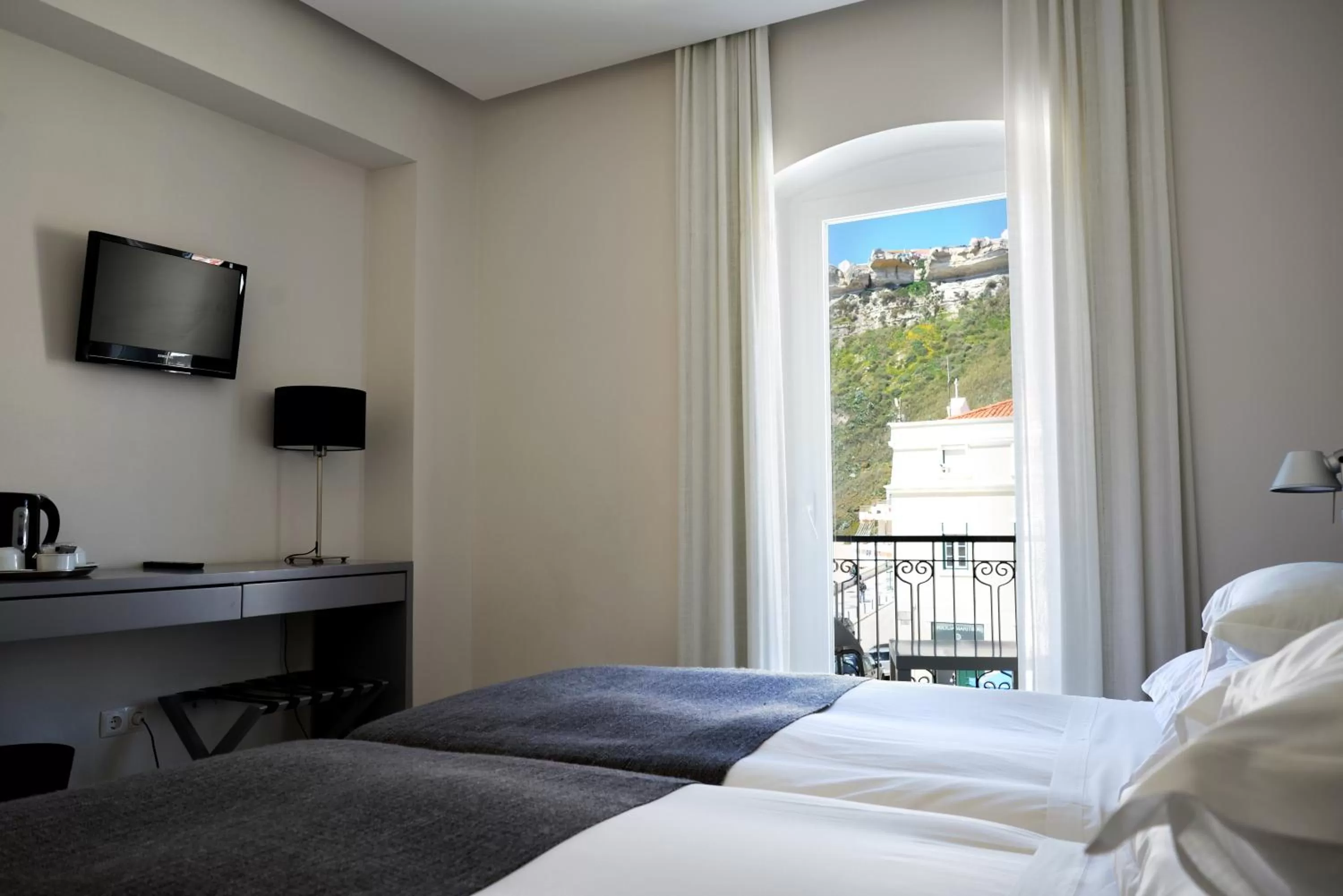 Street view, Bed in Hotel Mar Bravo