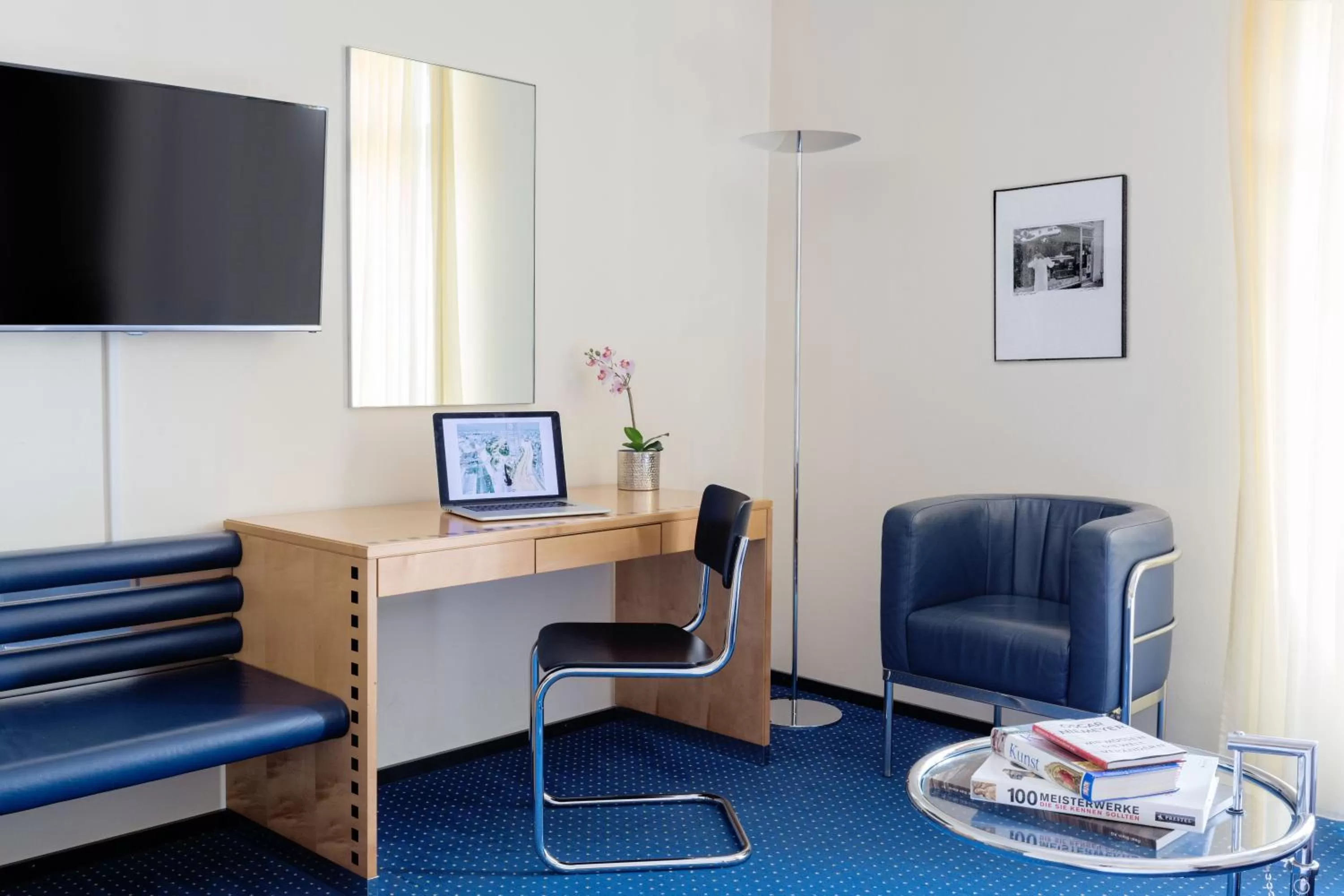 Coffee/tea facilities in GLANDON Rooms Elite