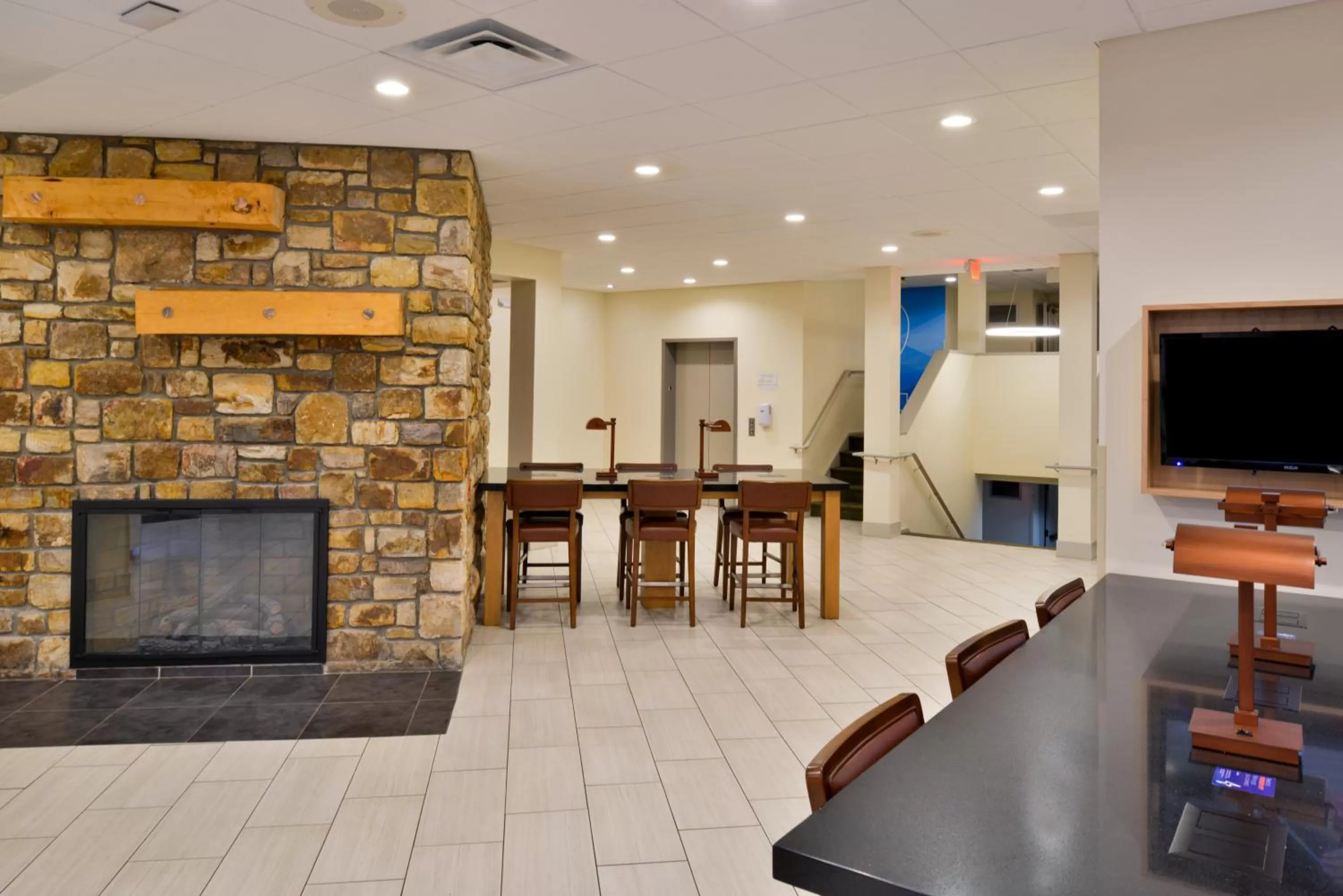 TV and multimedia in Holiday Inn Express Blowing Rock South by IHG
