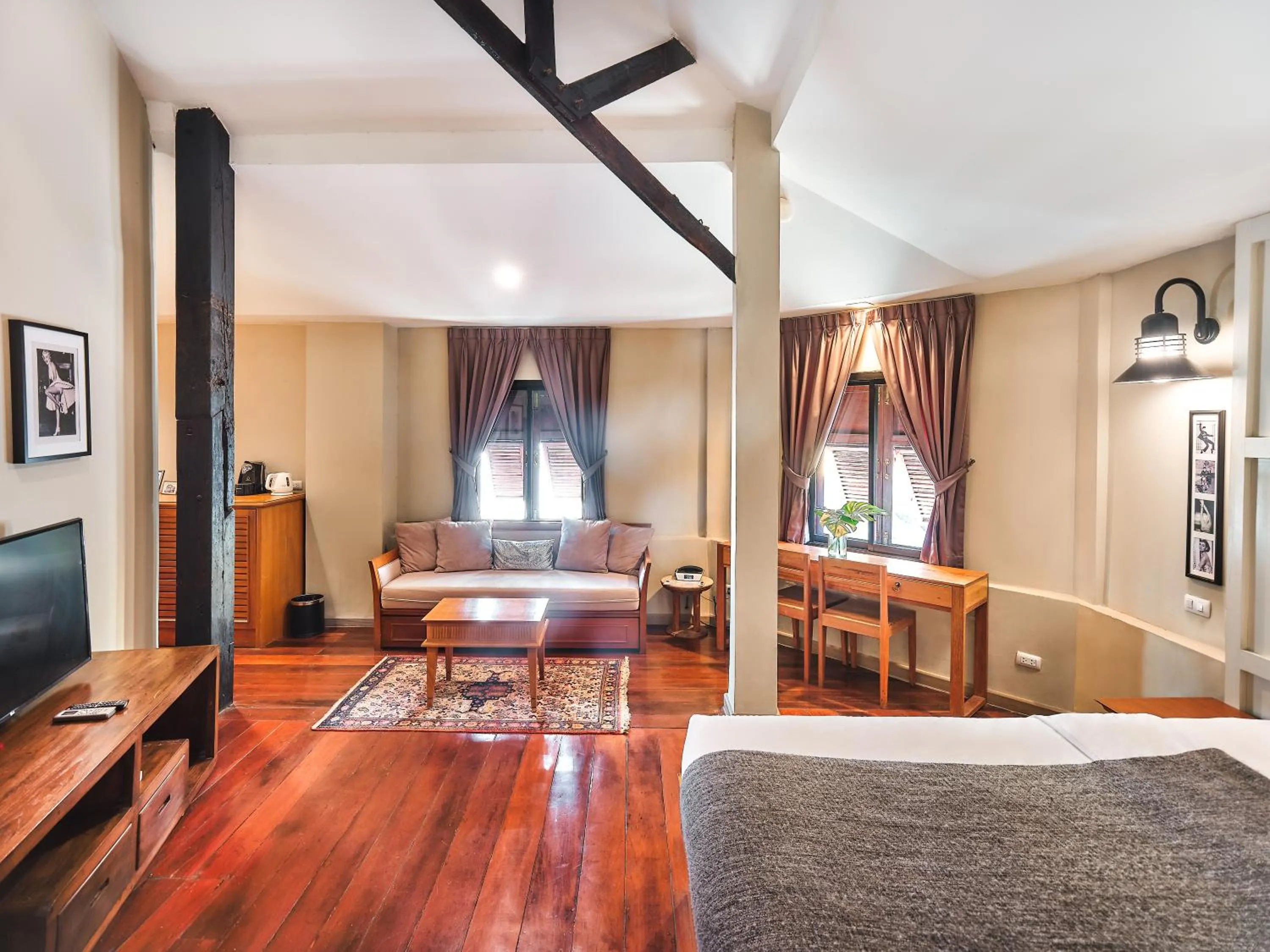 Living room in Prince Theatre Heritage Stay Hostel - Silom