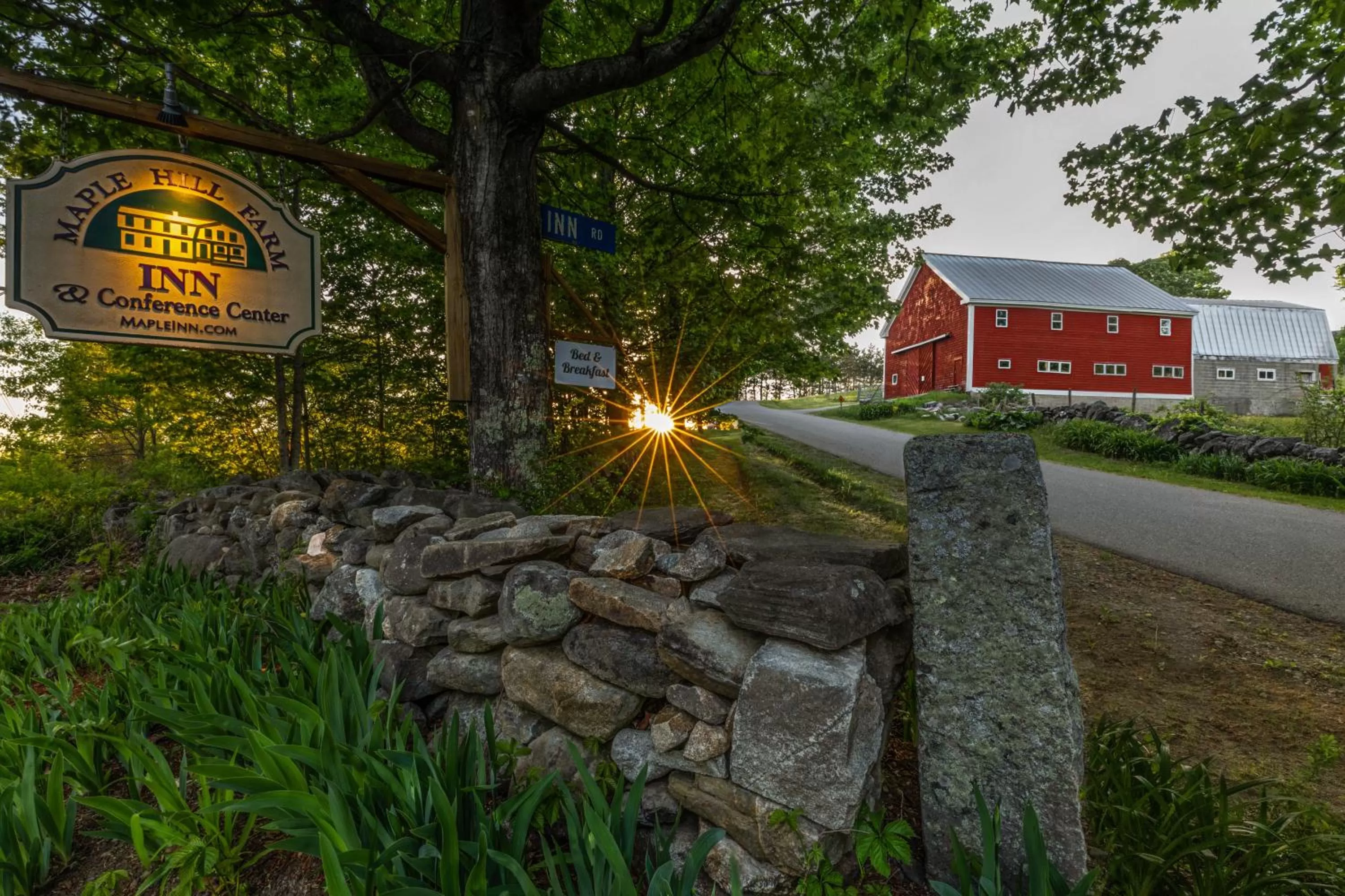 Facade/entrance in Maple Hill Farm Inn