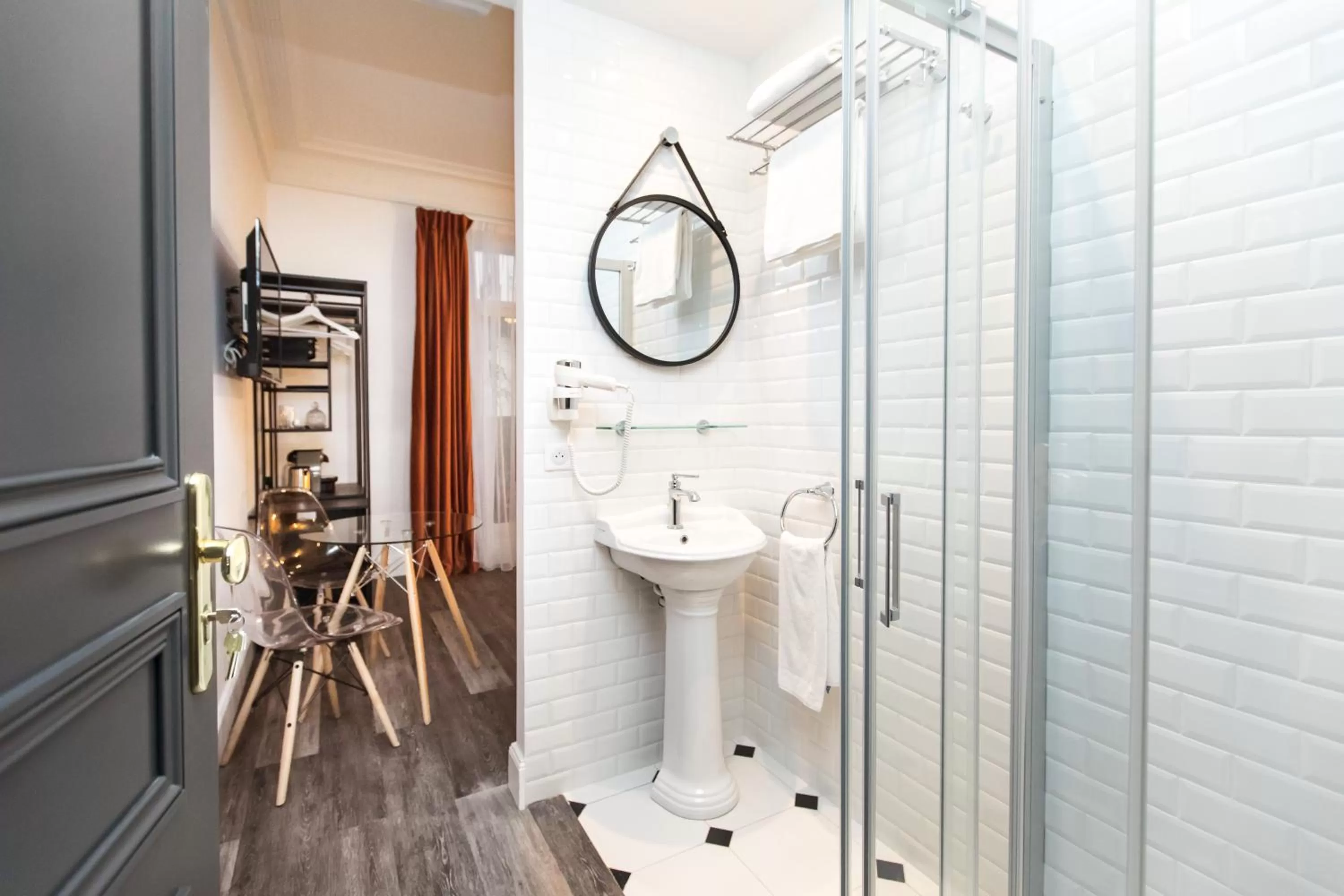 Shower in Arome Hôtel