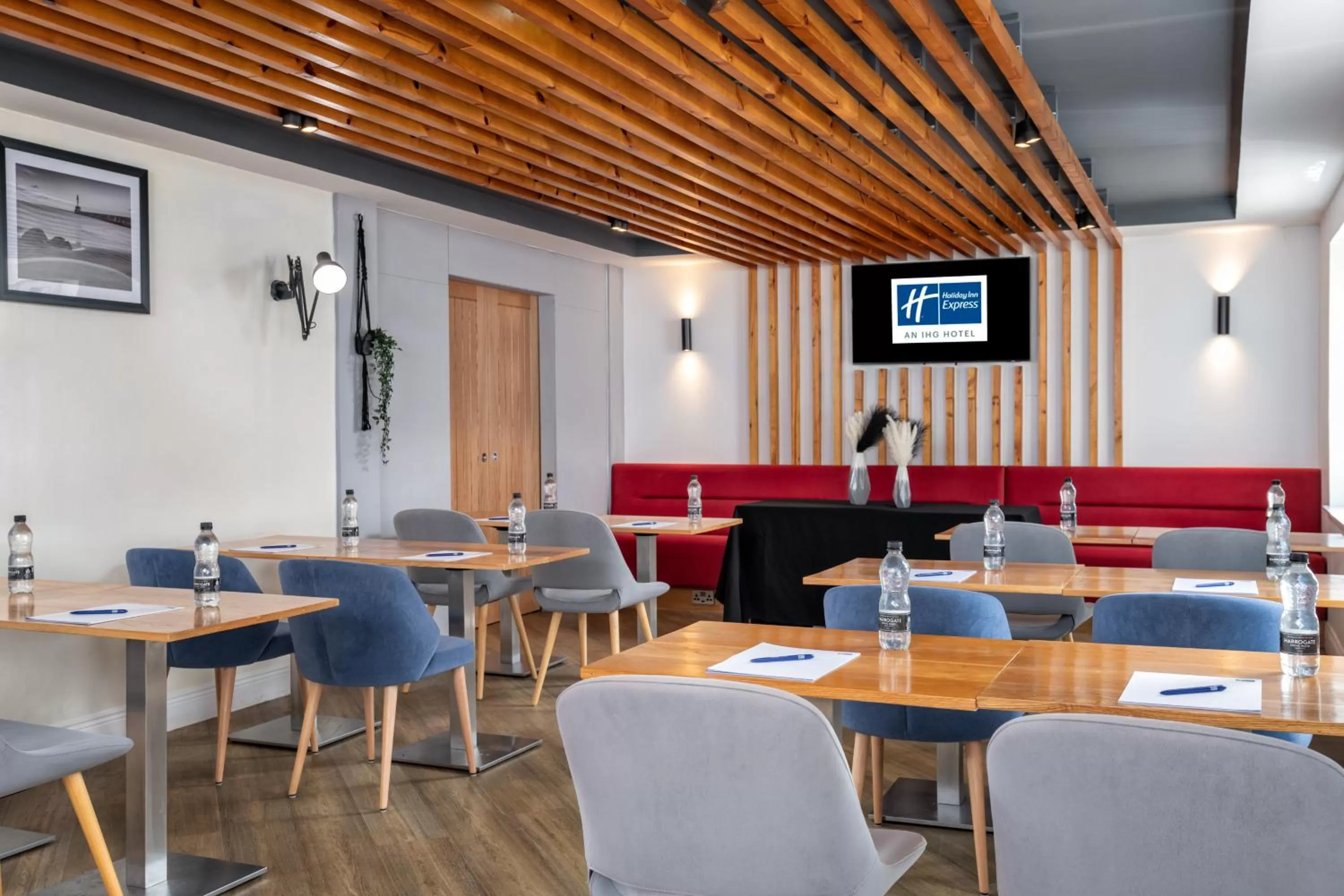 Meeting/conference room in Holiday Inn Express Aberdeen City Centre by IHG