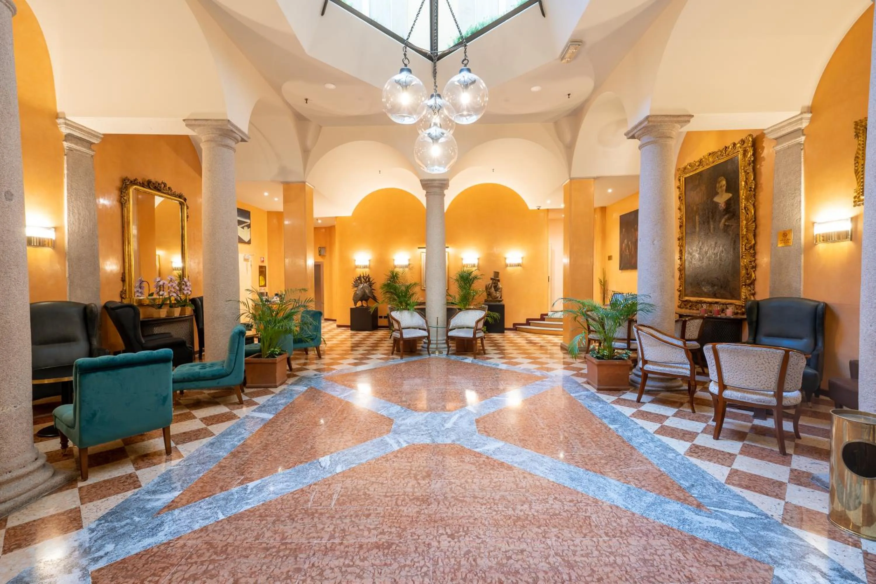 Lobby or reception in Hotel Regina