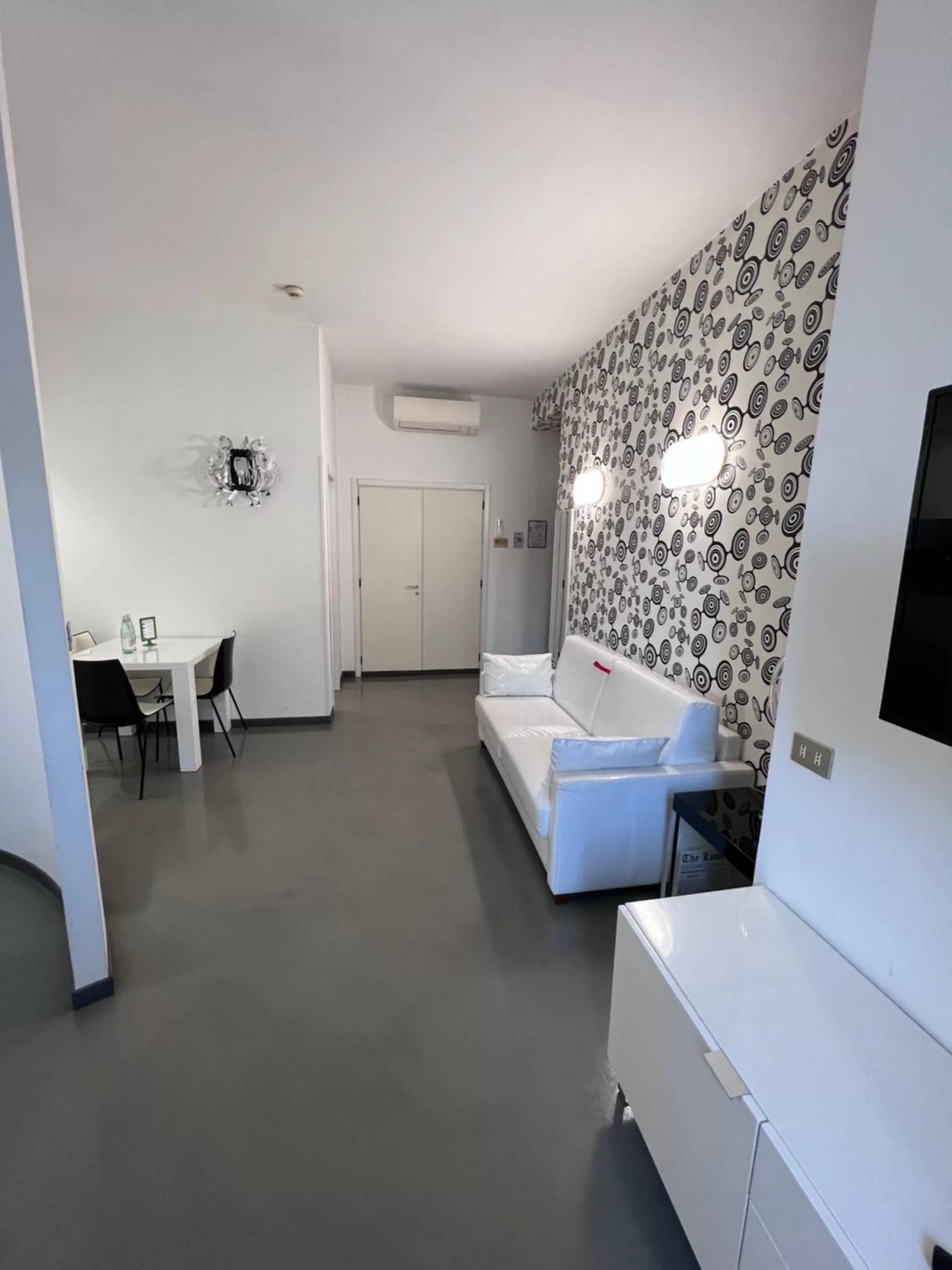 Photo of the whole room, Bed in Residence Star