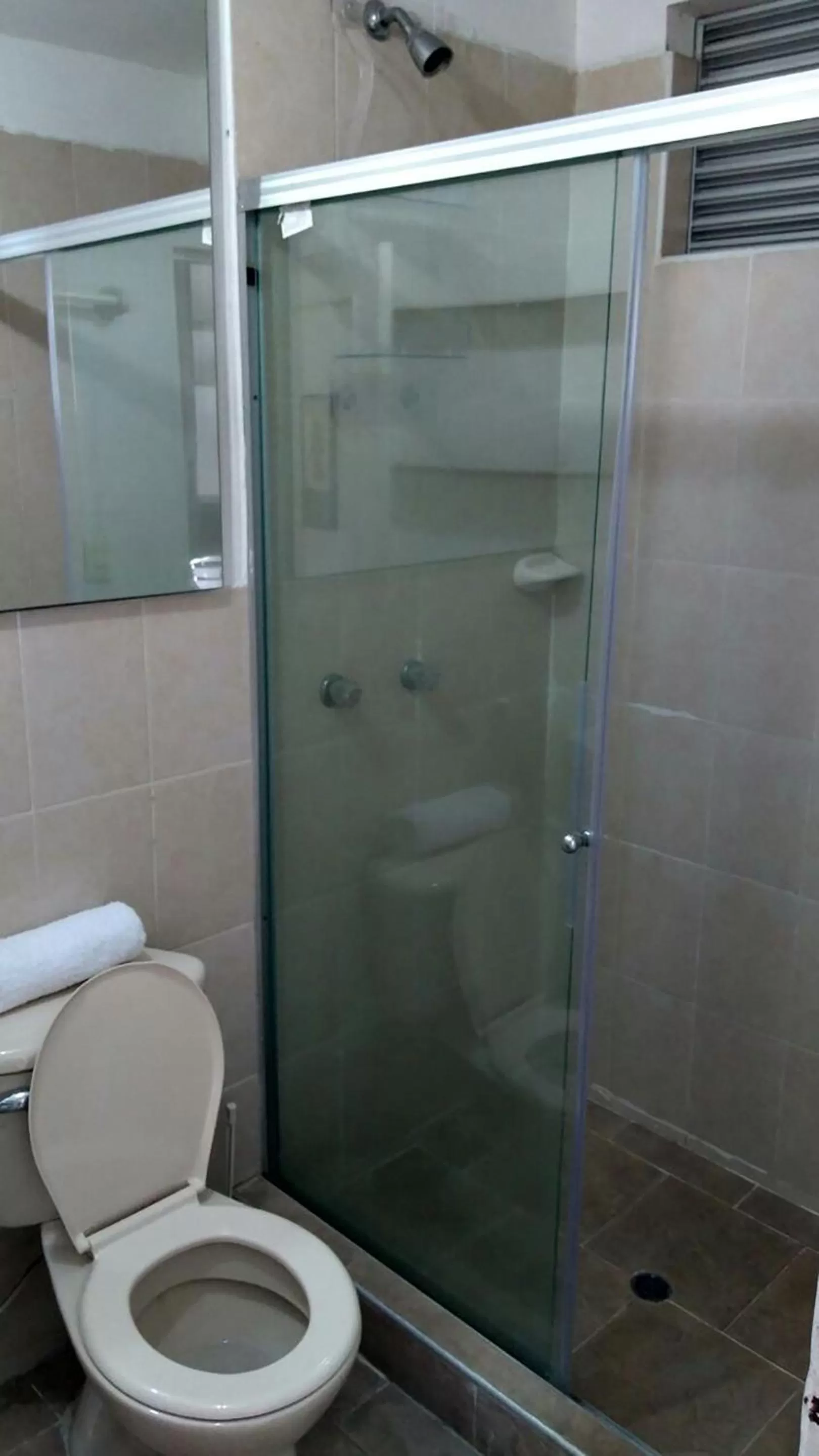 Shower in Arco Apartasuites