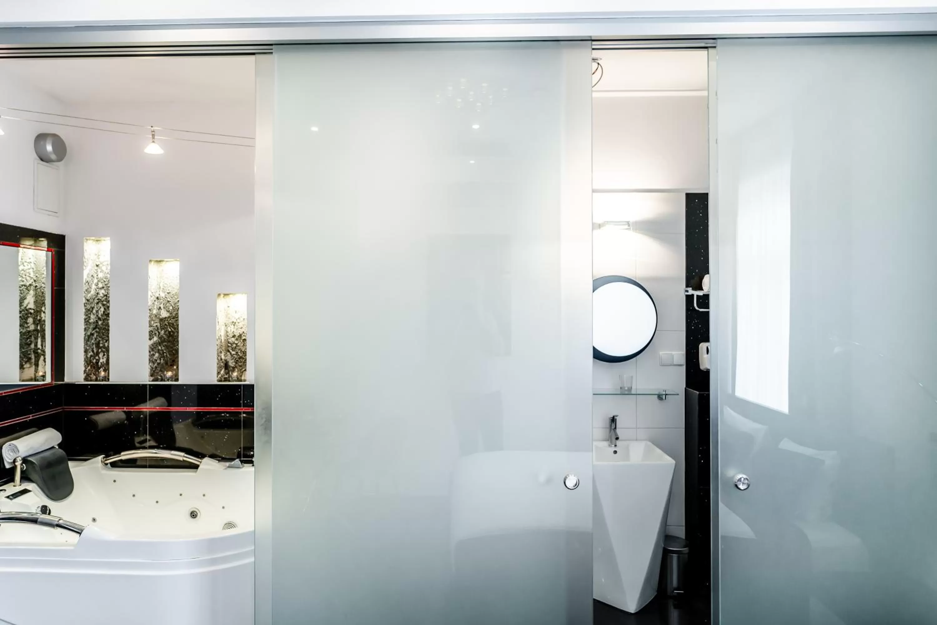 Hot Tub in Komorowski Luxury Guest Rooms