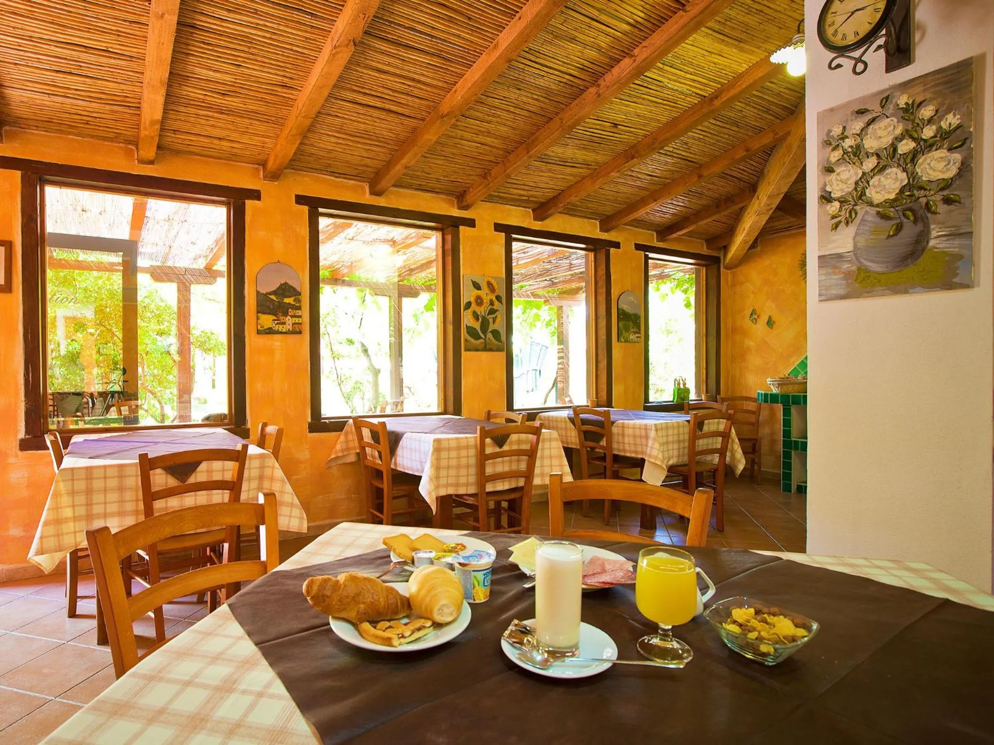 Restaurant/places to eat in Hotel Ariadimari