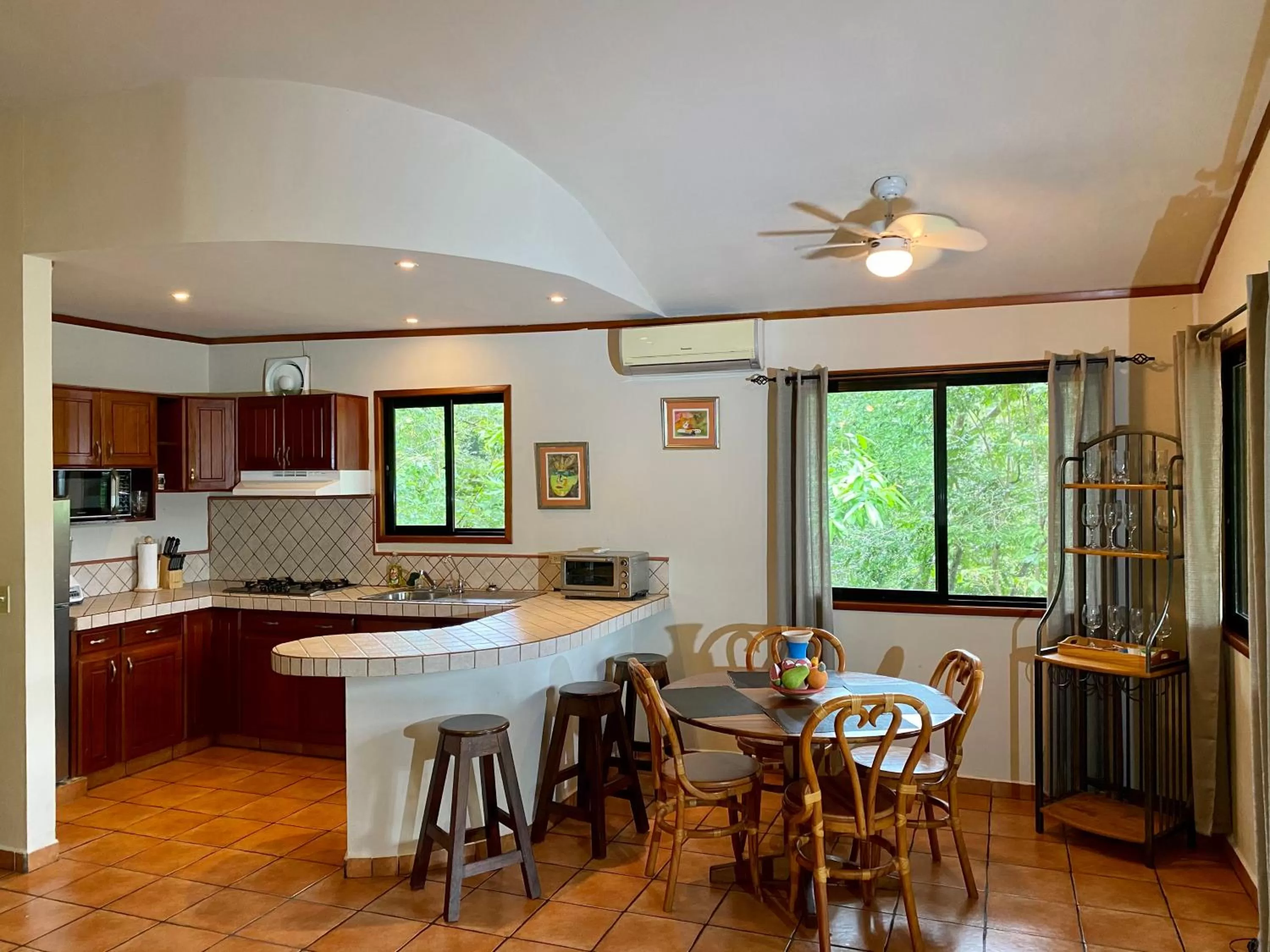 Kitchen or kitchenette, Dining Area in Cabanas Rio Encantado