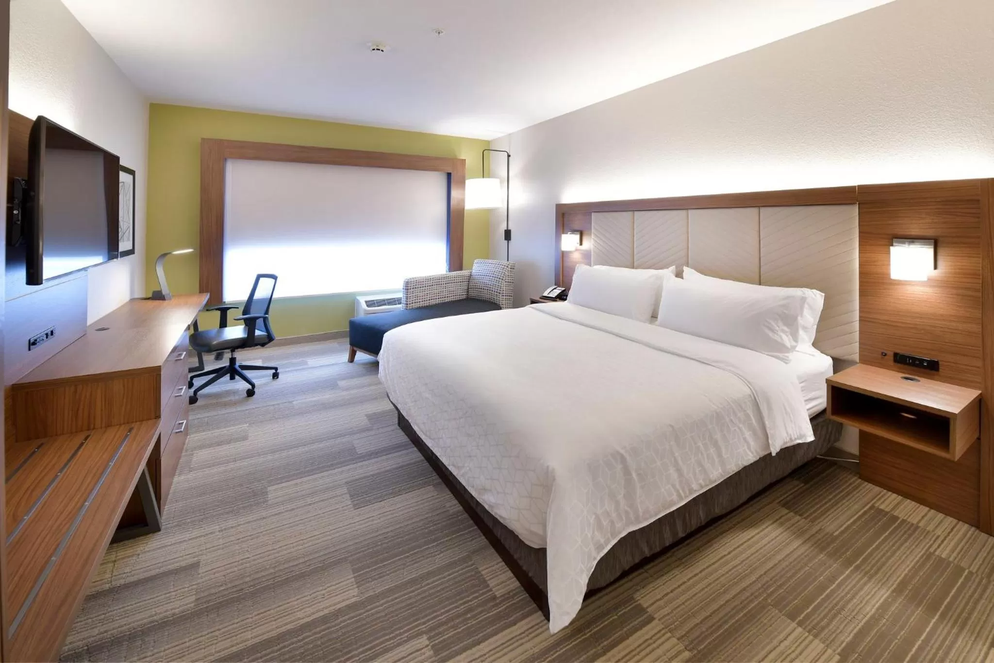 Photo of the whole room, Bed in Holiday Inn Express & Suites - Millersburg by IHG