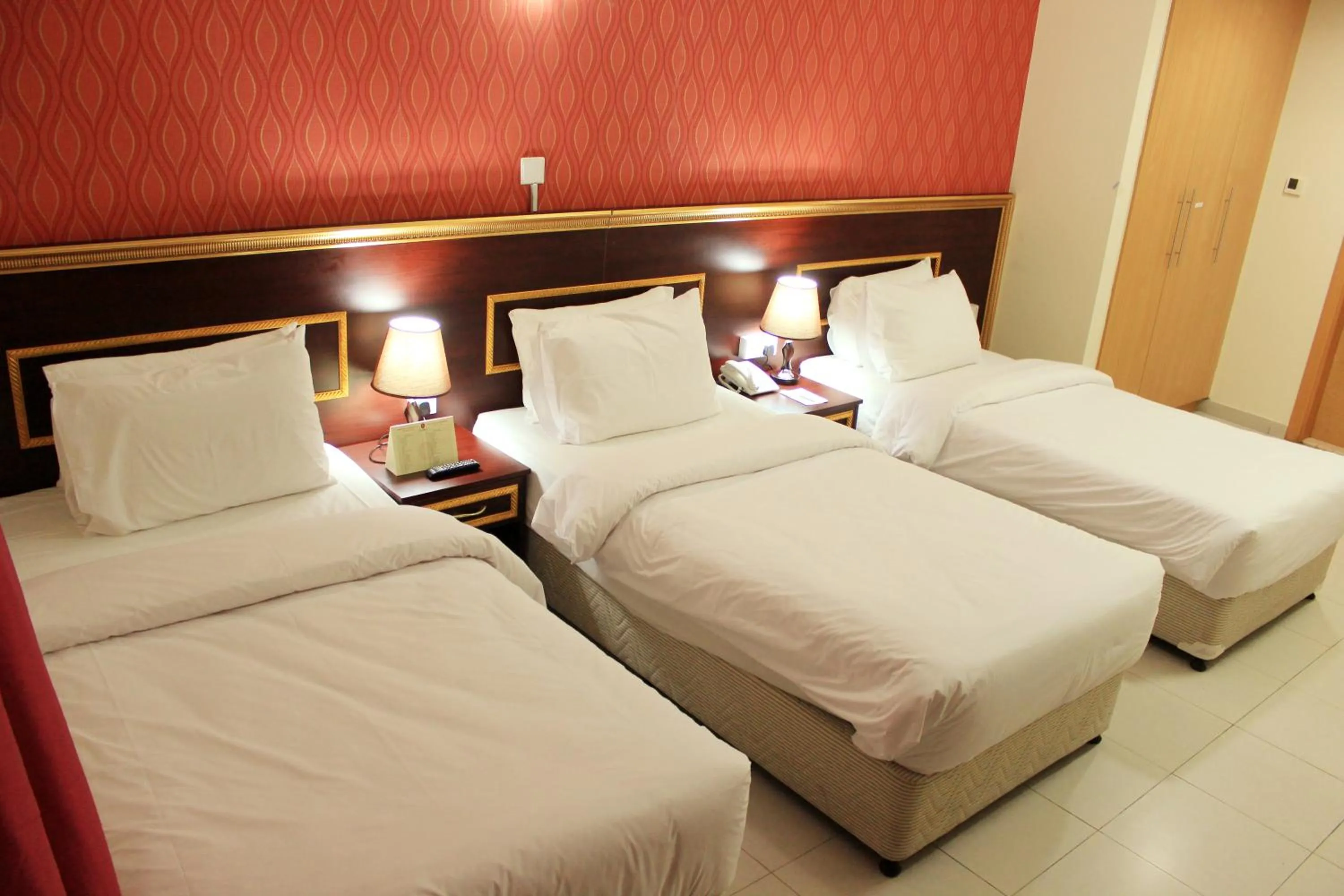 Bedroom, Bed in Montreal Naif Hotel