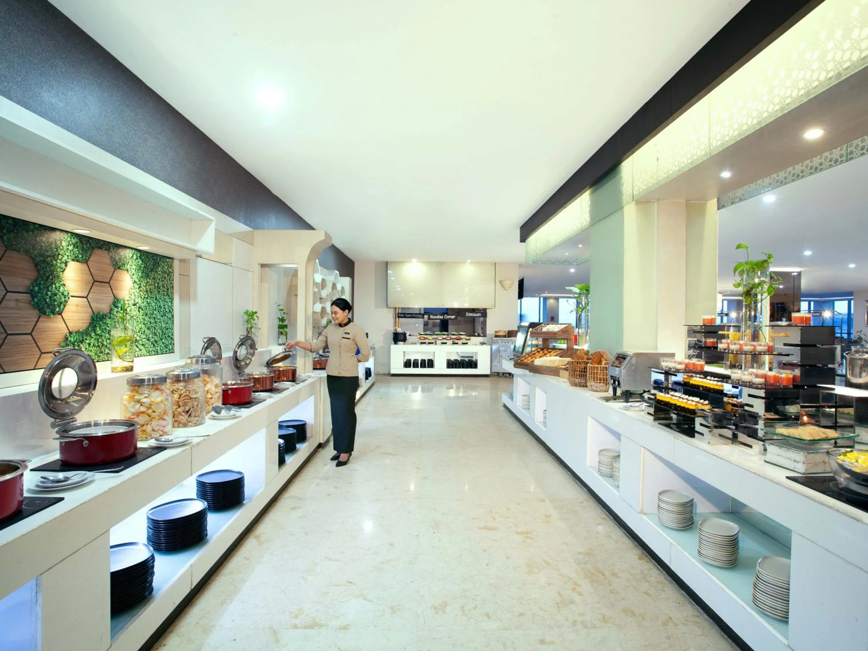 Restaurant/places to eat in Platinum Hotel & Convention Hall Balikpapan