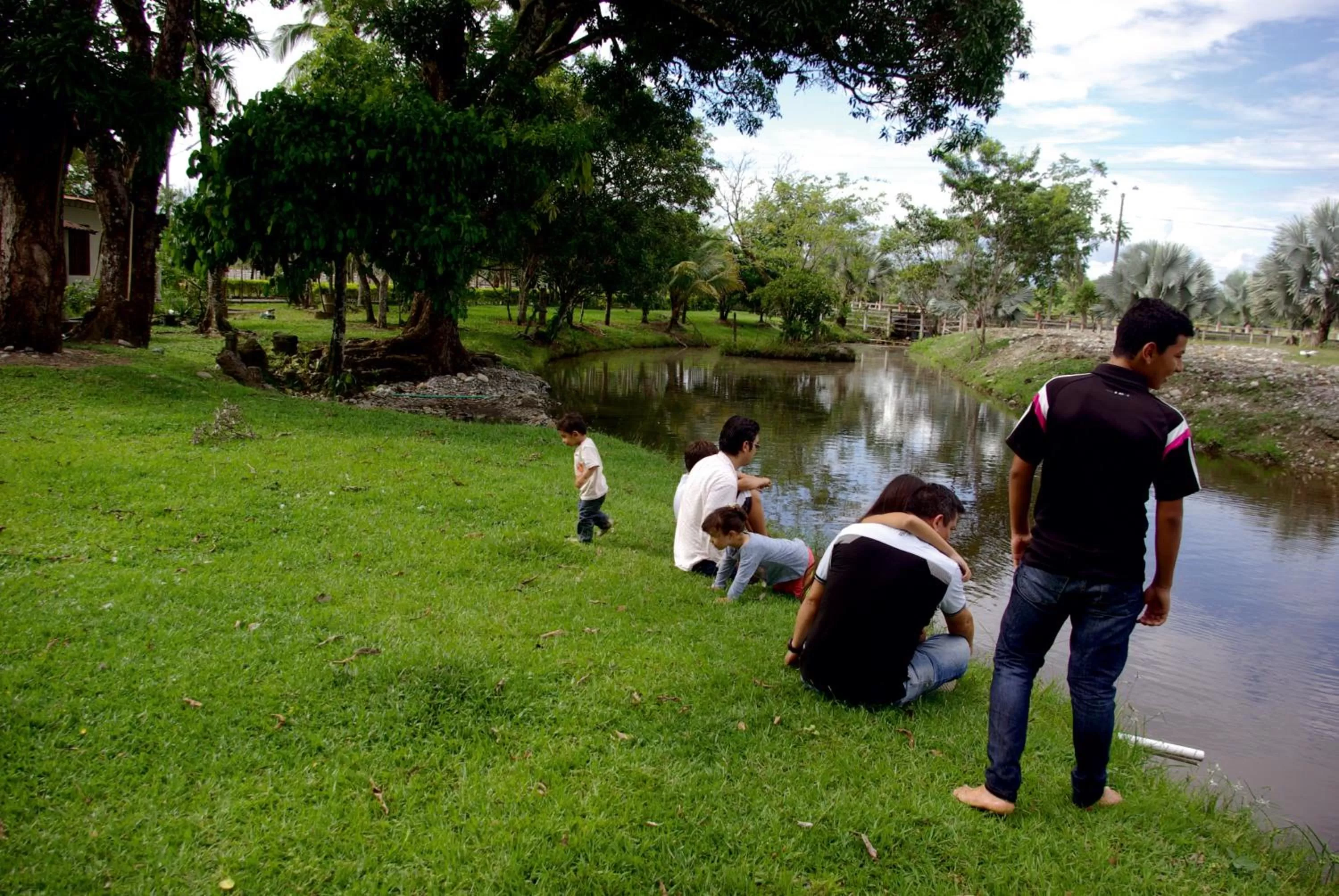People in Hotel Rio Humadea