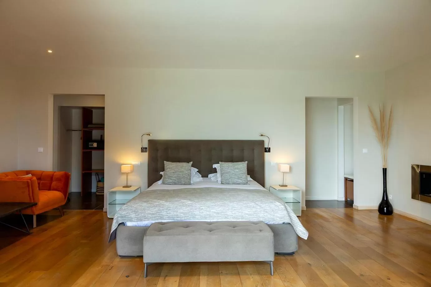 Bed in SWIM LODGE HOTEL Piscine privée ou Jacuzzi privé