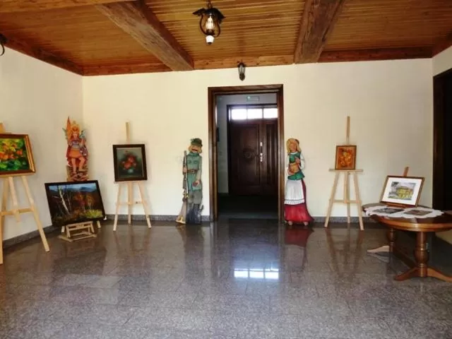 Gościniec Dworski w Ropie - Pokoje gościnne