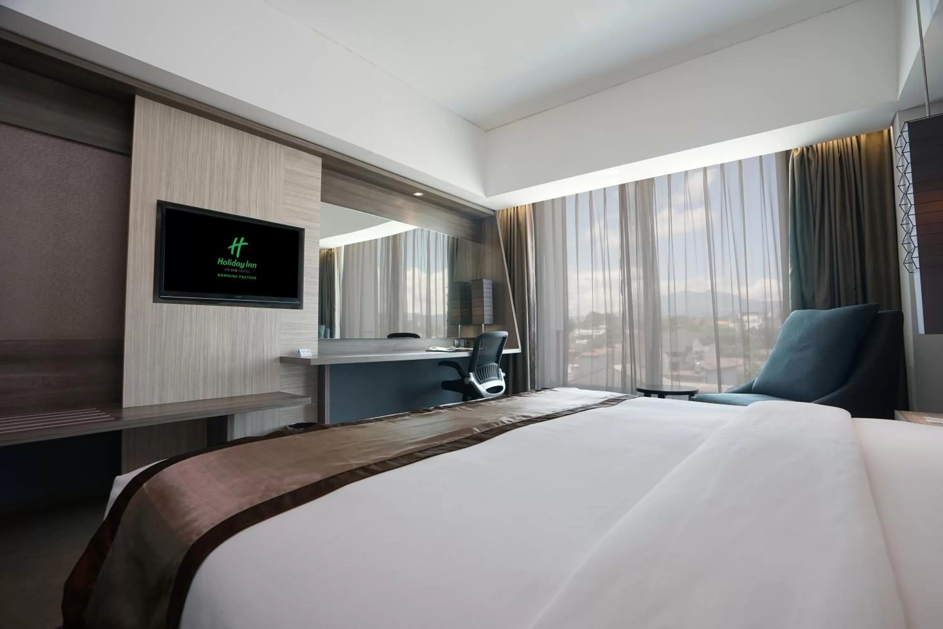 Bed in Holiday Inn Bandung Pasteur by IHG